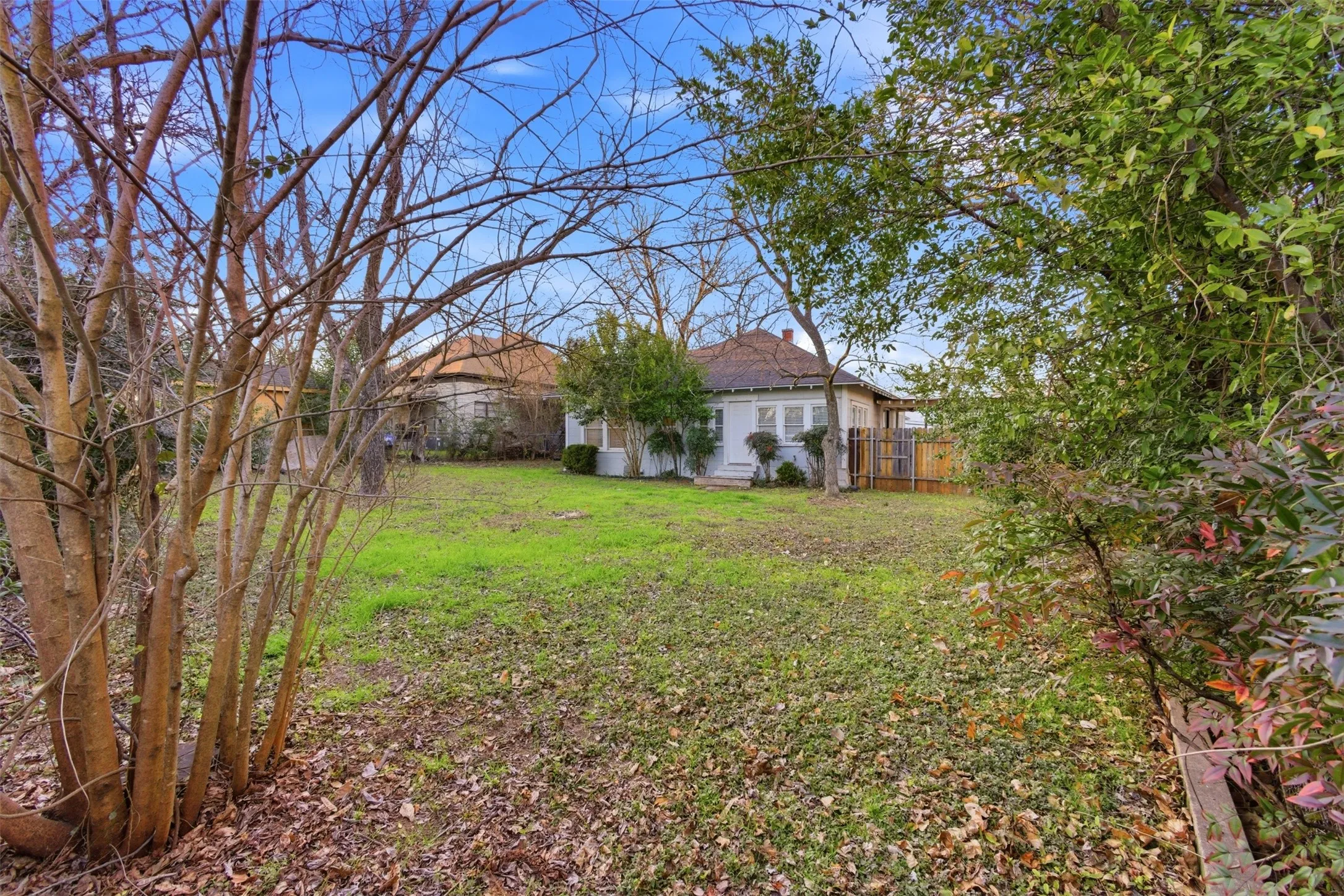 Single Family Residence For Rent in Johnson County , 405 College Street, Cleburne, Texas 76033, 3 Bedroom, 2 Bathroom, Garage spaces, 1,396 Sqft, built in 0, mls#21257376, Real Estate Agent in Cleburne, Homes For Rent in Johnson county, Homes For Rent in Cleburne, Realtor in Cleburne Texas, Real Estate Brokerage Independent Realty Texas, Luminita Cordes Realtor