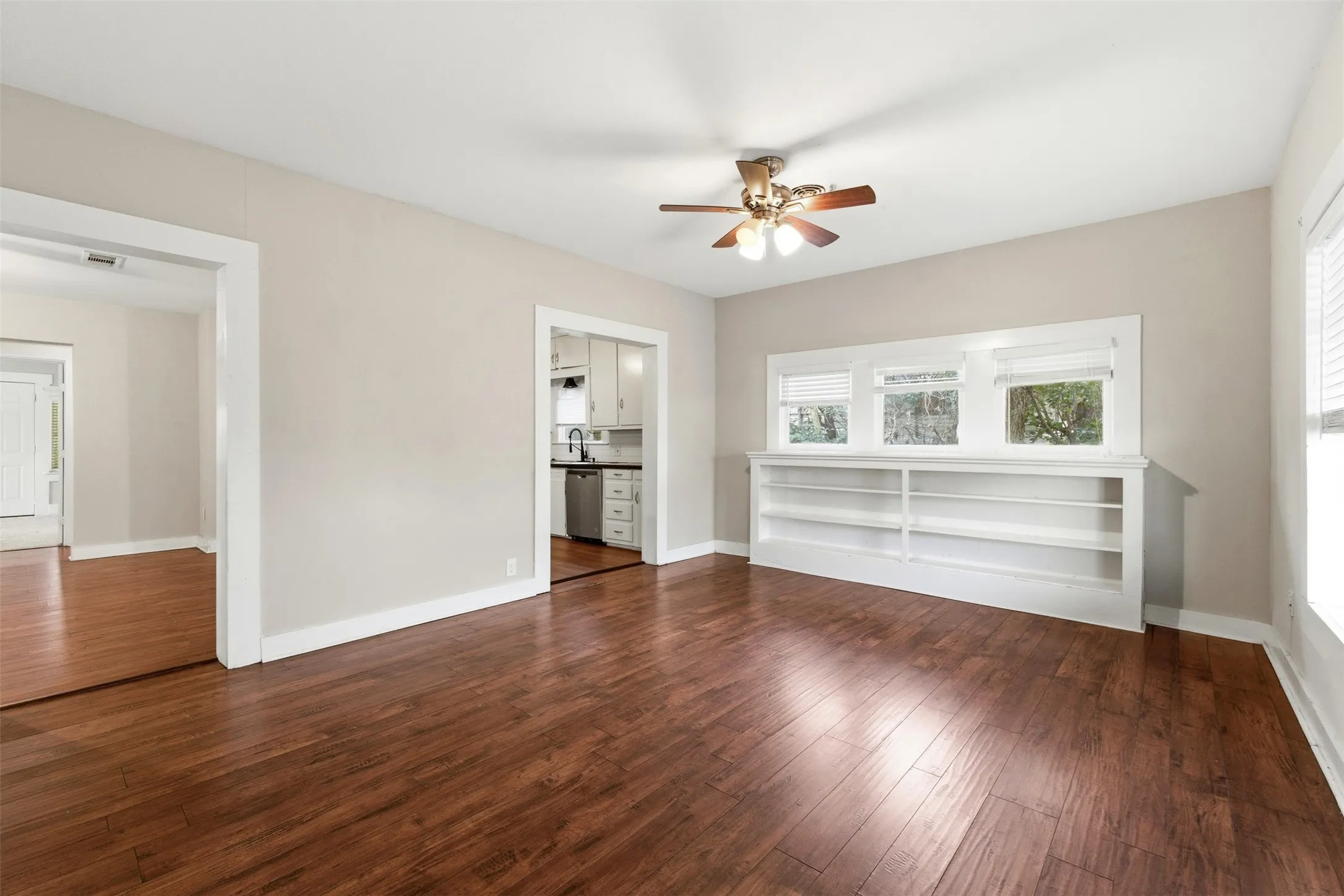 Single Family Residence For Rent in Johnson County , 405 College Street, Cleburne, Texas 76033, 3 Bedroom, 2 Bathroom, Garage spaces, 1,396 Sqft, built in 0, mls#21257376, Real Estate Agent in Cleburne, Homes For Rent in Johnson county, Homes For Rent in Cleburne, Realtor in Cleburne Texas, Real Estate Brokerage Independent Realty Texas, Luminita Cordes Realtor