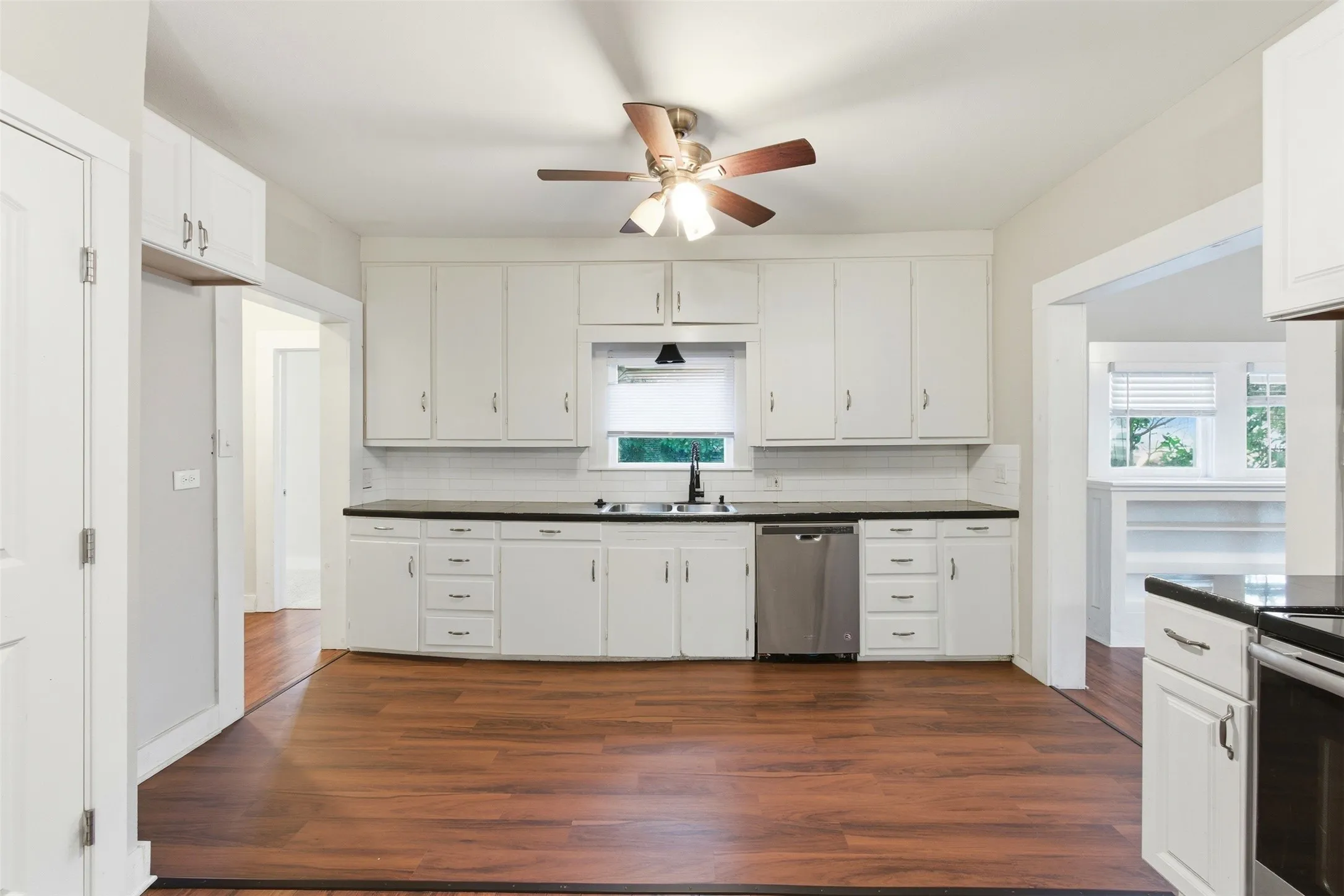 Single Family Residence For Rent in Johnson County , 405 College Street, Cleburne, Texas 76033, 3 Bedroom, 2 Bathroom, Garage spaces, 1,396 Sqft, built in 0, mls#21257376, Real Estate Agent in Cleburne, Homes For Rent in Johnson county, Homes For Rent in Cleburne, Realtor in Cleburne Texas, Real Estate Brokerage Independent Realty Texas, Luminita Cordes Realtor