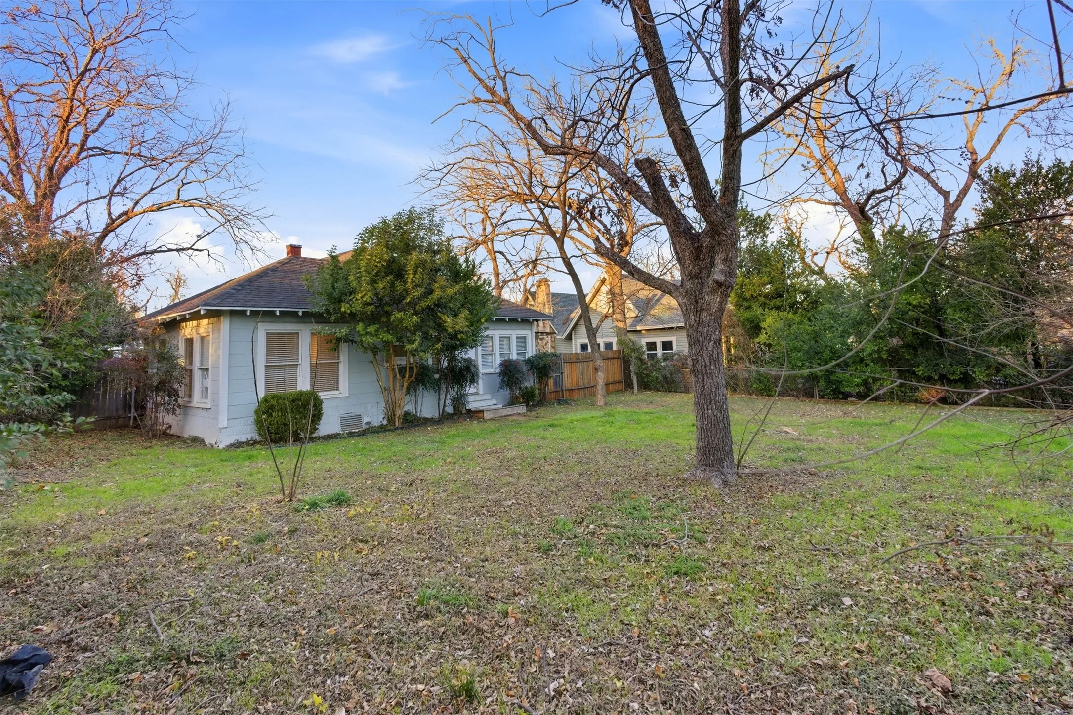Single Family Residence For Rent in Johnson County , 405 College Street, Cleburne, Texas 76033, 3 Bedroom, 2 Bathroom, Garage spaces, 1,396 Sqft, built in 0, mls#21257376, Real Estate Agent in Cleburne, Homes For Rent in Johnson county, Homes For Rent in Cleburne, Realtor in Cleburne Texas, Real Estate Brokerage Independent Realty Texas, Luminita Cordes Realtor