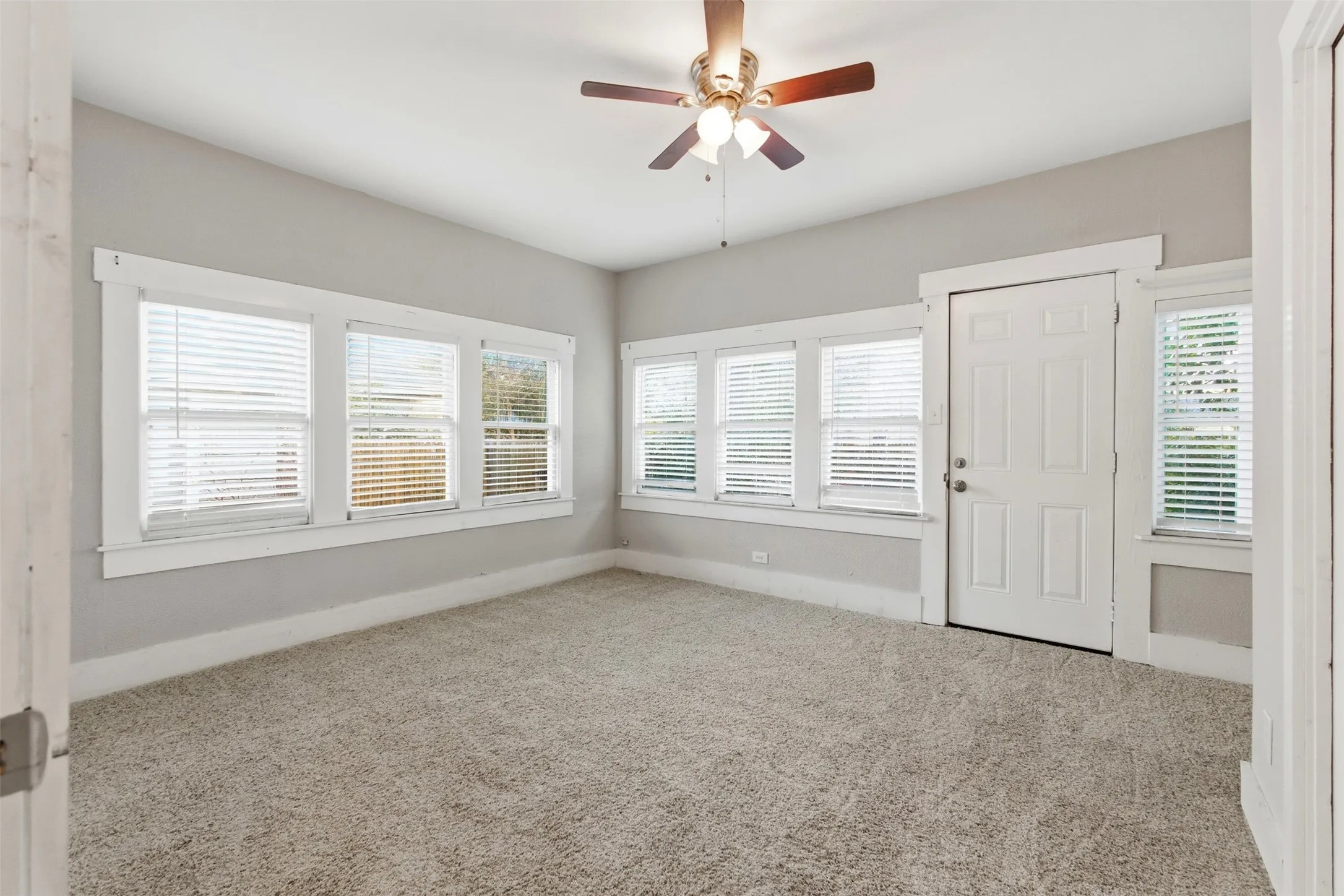 Single Family Residence For Rent in Johnson County , 405 College Street, Cleburne, Texas 76033, 3 Bedroom, 2 Bathroom, Garage spaces, 1,396 Sqft, built in 0, mls#21257376, Real Estate Agent in Cleburne, Homes For Rent in Johnson county, Homes For Rent in Cleburne, Realtor in Cleburne Texas, Real Estate Brokerage Independent Realty Texas, Luminita Cordes Realtor