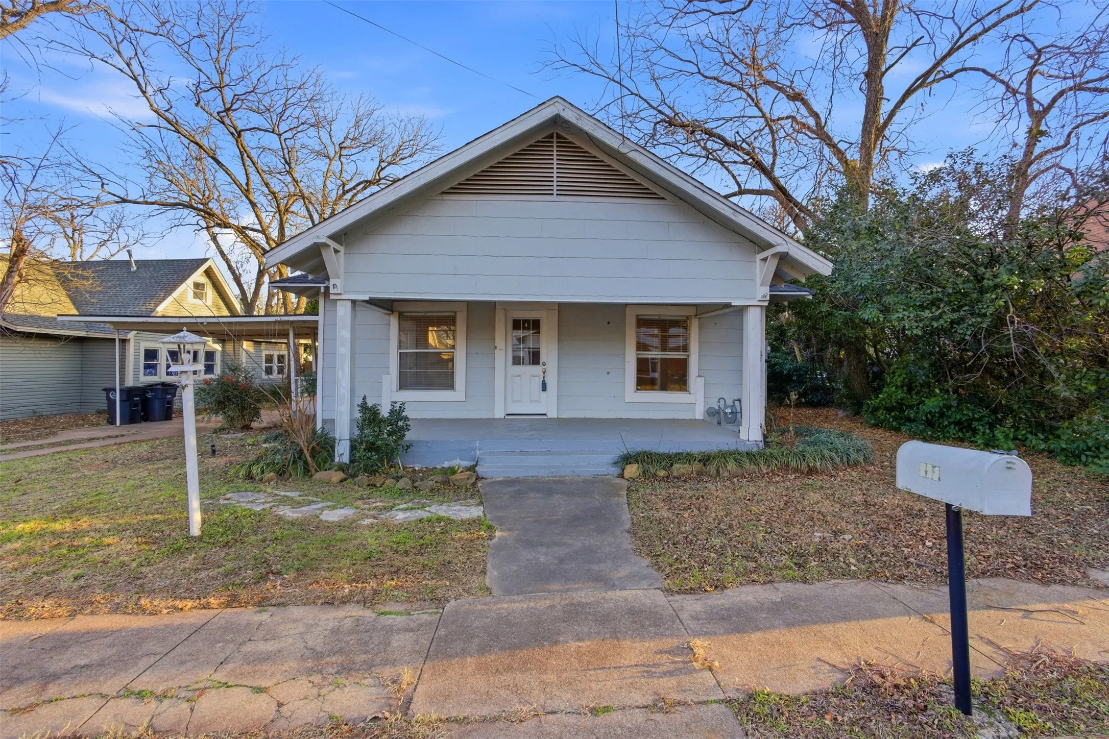 Single Family Residence For Rent in Johnson County , 405 College Street, Cleburne, Texas 76033, 3 Bedroom, 2 Bathroom, Garage spaces, 1,396 Sqft, built in 0, mls#21257376, Real Estate Agent in Cleburne, Homes For Rent in Johnson county, Homes For Rent in Cleburne, Realtor in Cleburne Texas, Real Estate Brokerage Independent Realty Texas, Luminita Cordes Realtor