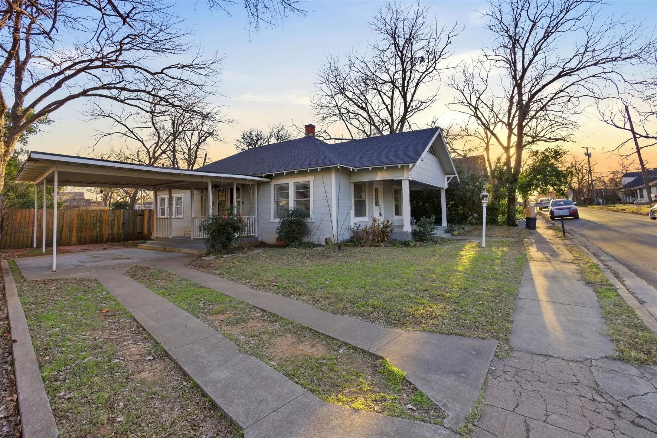 Single Family Residence For Rent in Johnson County , 405 College Street, Cleburne, Texas 76033, 3 Bedroom, 2 Bathroom, Garage spaces, 1,396 Sqft, built in 0, mls#21257376, Real Estate Agent in Cleburne, Homes For Rent in Johnson county, Homes For Rent in Cleburne, Realtor in Cleburne Texas, Real Estate Brokerage Independent Realty Texas, Luminita Cordes Realtor