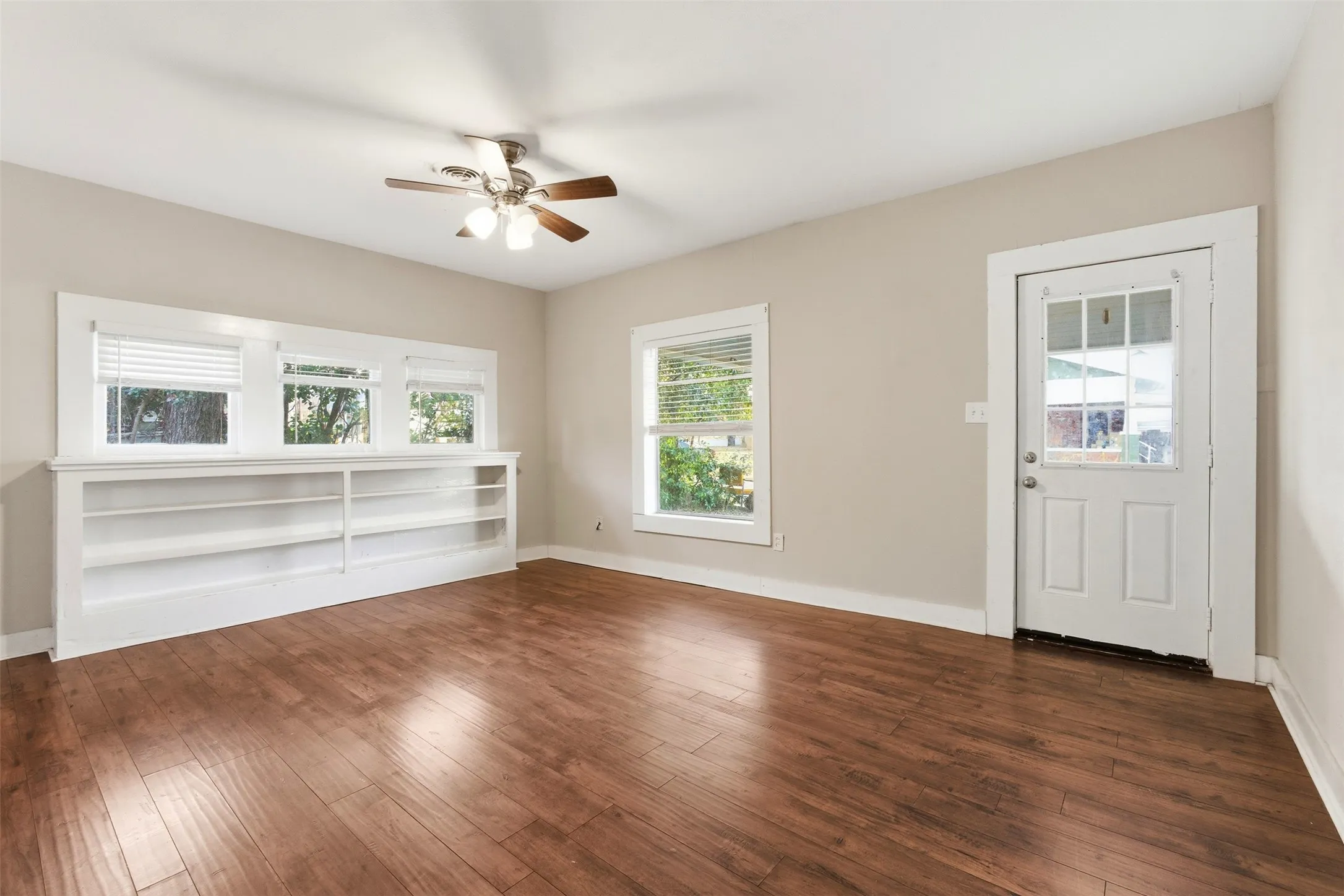 Single Family Residence For Rent in Johnson County , 405 College Street, Cleburne, Texas 76033, 3 Bedroom, 2 Bathroom, Garage spaces, 1,396 Sqft, built in 0, mls#21257376, Real Estate Agent in Cleburne, Homes For Rent in Johnson county, Homes For Rent in Cleburne, Realtor in Cleburne Texas, Real Estate Brokerage Independent Realty Texas, Luminita Cordes Realtor