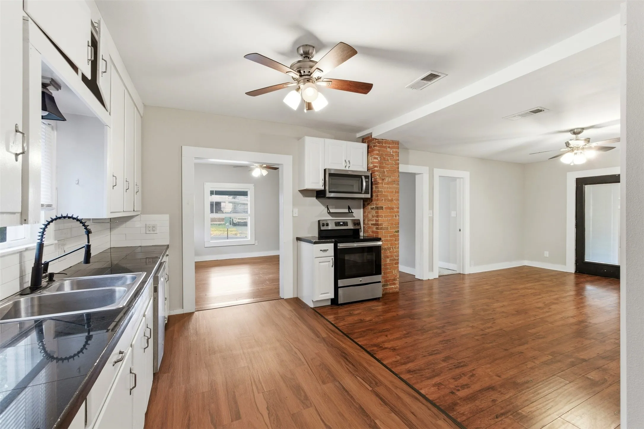 Single Family Residence For Rent in Johnson County , 405 College Street, Cleburne, Texas 76033, 3 Bedroom, 2 Bathroom, Garage spaces, 1,396 Sqft, built in 0, mls#21257376, Real Estate Agent in Cleburne, Homes For Rent in Johnson county, Homes For Rent in Cleburne, Realtor in Cleburne Texas, Real Estate Brokerage Independent Realty Texas, Luminita Cordes Realtor