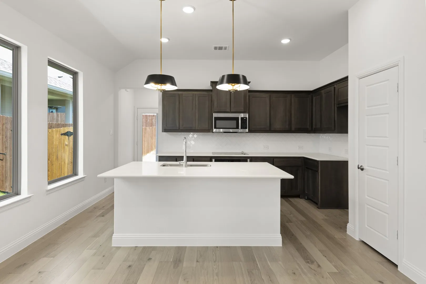 15. 1608 Meadow Crest - Kitchen