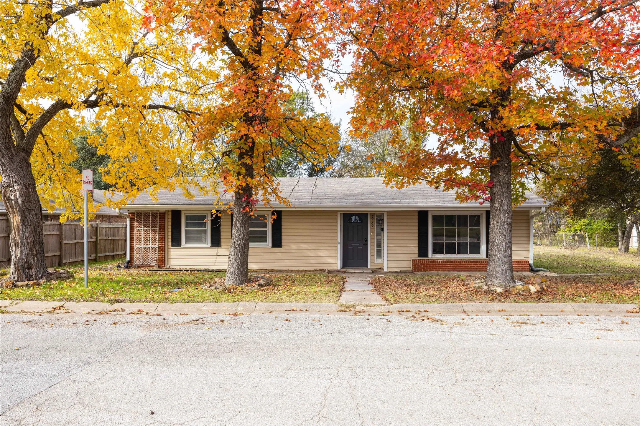 Single Family Residence For Sale in Hunt County , 2503 Bois D Arc Street, Commerce, Texas 75428, 3 Bedroom, 2 Bathroom, 2 Garage spaces, 1,886 Sqft, built in 1980, Price $230,000, mls#21255556, Real Estate Agent in Commerce, Homes For Sale in Hunt county, Homes For Sale in Commerce, Realtor in Commerce Texas, Real Estate Brokerage Independent Realty Texas, Luminita Cordes Realtor