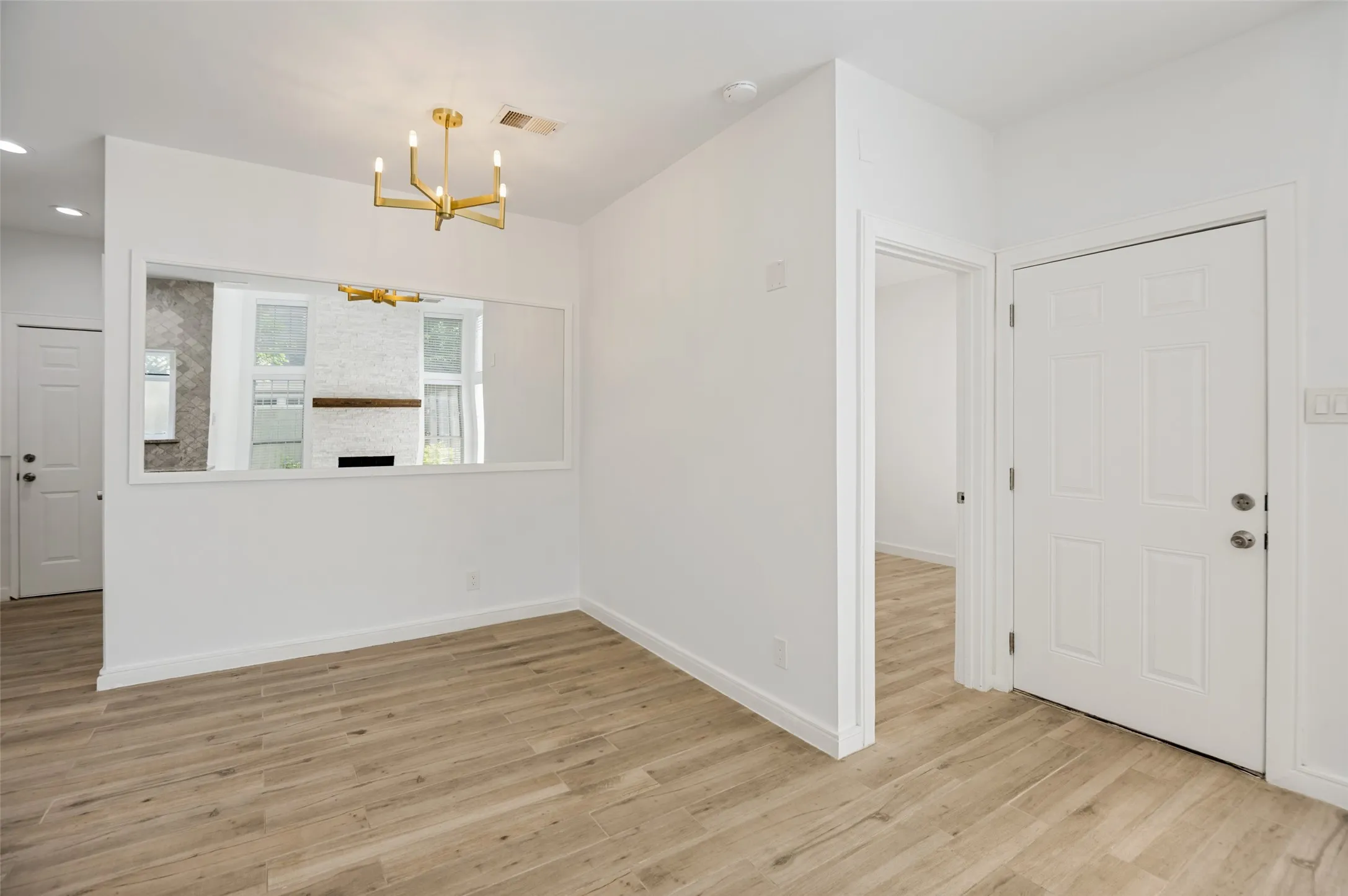 Condominium For Sale in Collin County , 6220 Bentwood Trail 601, Dallas, Texas 75252, 1 Bedroom, 1 Bathroom, 1 Garage spaces, 601 Sqft, built in 1984, mls#21254693, Real Estate Agent in Dallas, Homes For Sale in Collin county, Homes For Sale in Dallas, Realtor in Dallas Texas, Real Estate Brokerage Independent Realty Texas, Luminita Cordes Realtor
