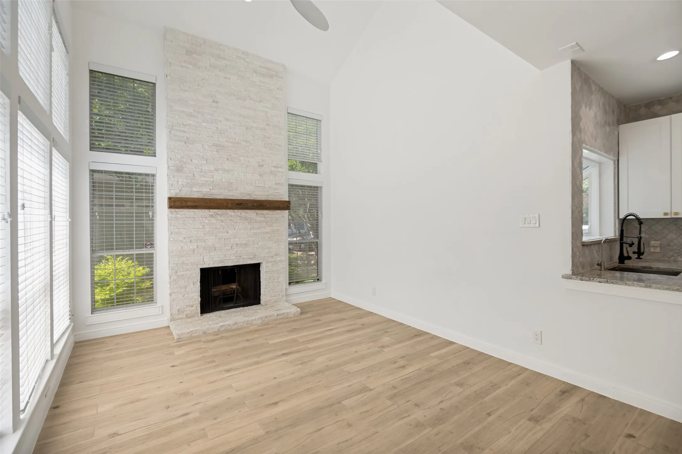 Condominium For Sale in Collin County , 6220 Bentwood Trail 601, Dallas, Texas 75252, 1 Bedroom, 1 Bathroom, 1 Garage spaces, 601 Sqft, built in 1984, mls#21254693, Real Estate Agent in Dallas, Homes For Sale in Collin county, Homes For Sale in Dallas, Realtor in Dallas Texas, Real Estate Brokerage Independent Realty Texas, Luminita Cordes Realtor