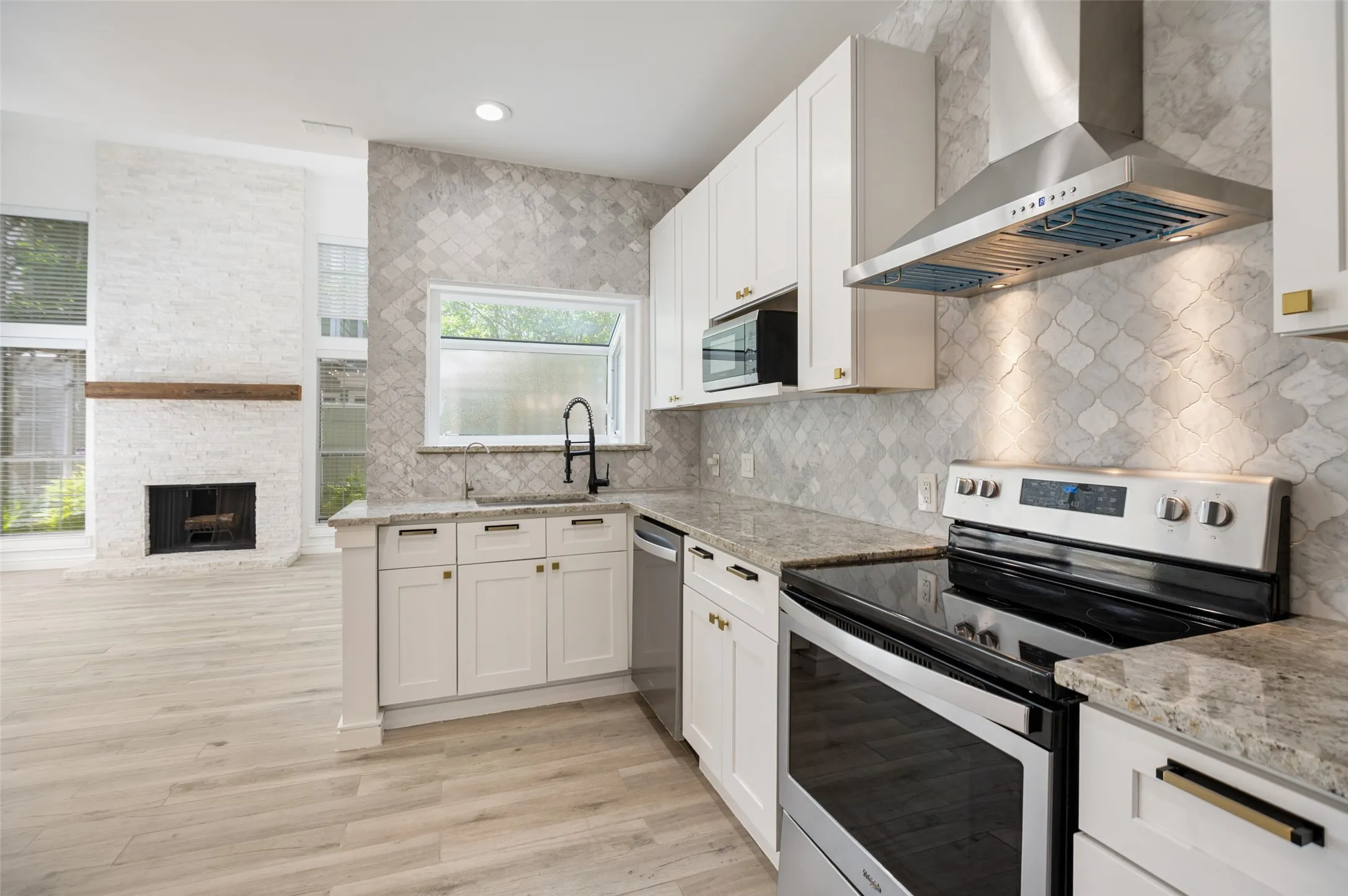 Condominium For Sale in Collin County , 6220 Bentwood Trail 601, Dallas, Texas 75252, 1 Bedroom, 1 Bathroom, 1 Garage spaces, 601 Sqft, built in 1984, mls#21254693, Real Estate Agent in Dallas, Homes For Sale in Collin county, Homes For Sale in Dallas, Realtor in Dallas Texas, Real Estate Brokerage Independent Realty Texas, Luminita Cordes Realtor