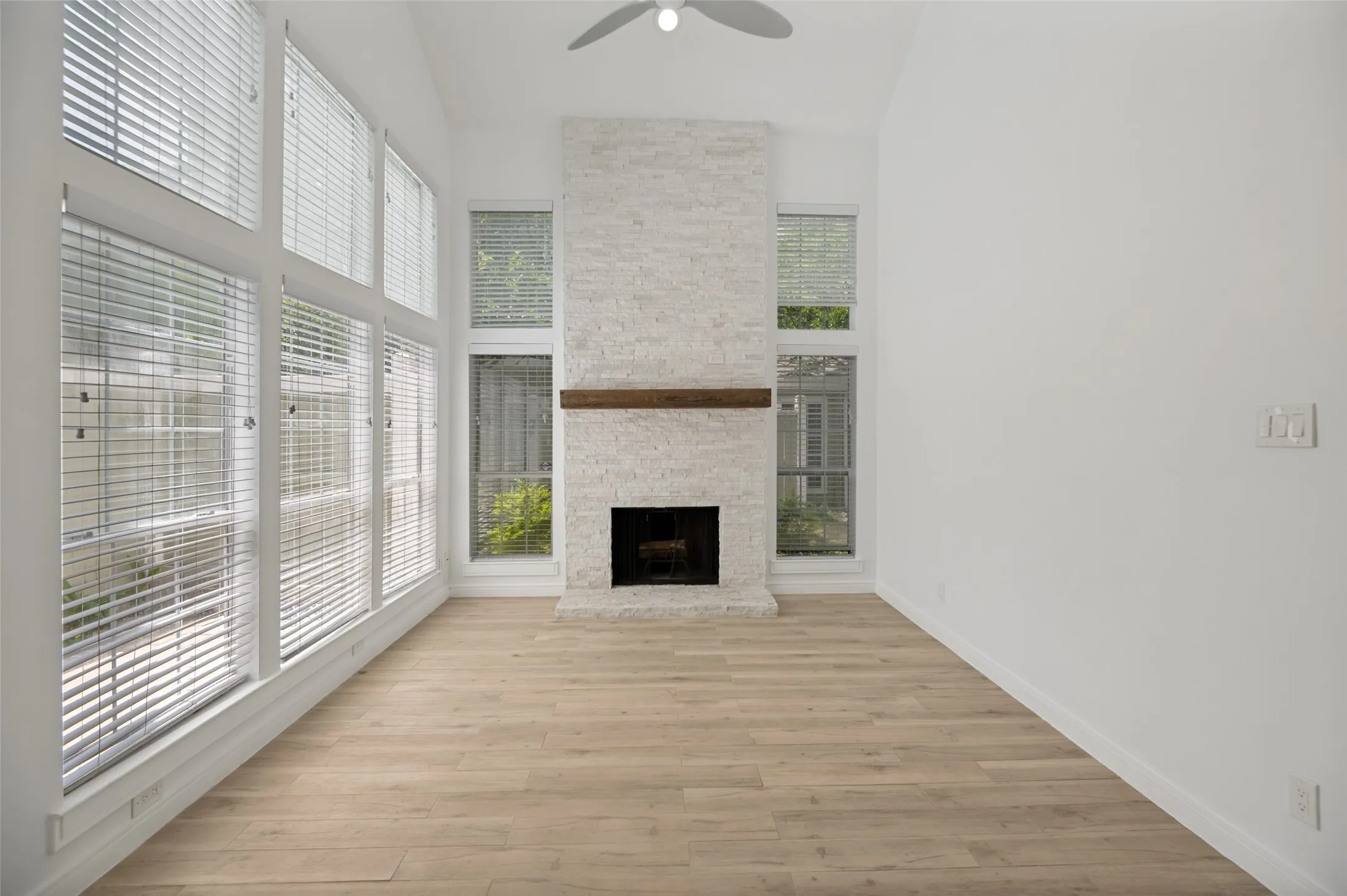 Condominium For Sale in Collin County , 6220 Bentwood Trail 601, Dallas, Texas 75252, 1 Bedroom, 1 Bathroom, 1 Garage spaces, 601 Sqft, built in 1984, mls#21254693, Real Estate Agent in Dallas, Homes For Sale in Collin county, Homes For Sale in Dallas, Realtor in Dallas Texas, Real Estate Brokerage Independent Realty Texas, Luminita Cordes Realtor