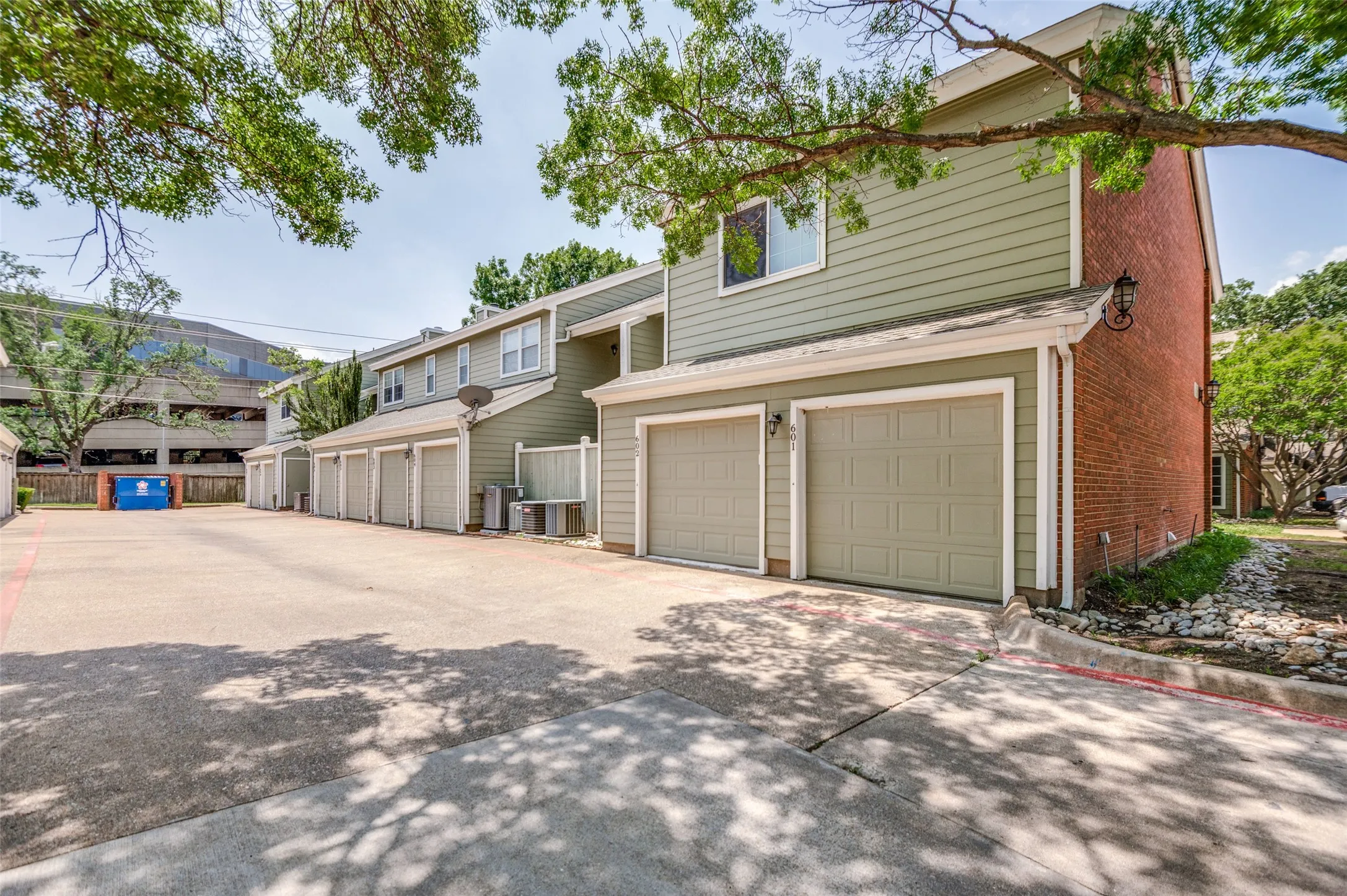 Condominium For Sale in Collin County , 6220 Bentwood Trail 601, Dallas, Texas 75252, 1 Bedroom, 1 Bathroom, 1 Garage spaces, 601 Sqft, built in 1984, mls#21254693, Real Estate Agent in Dallas, Homes For Sale in Collin county, Homes For Sale in Dallas, Realtor in Dallas Texas, Real Estate Brokerage Independent Realty Texas, Luminita Cordes Realtor