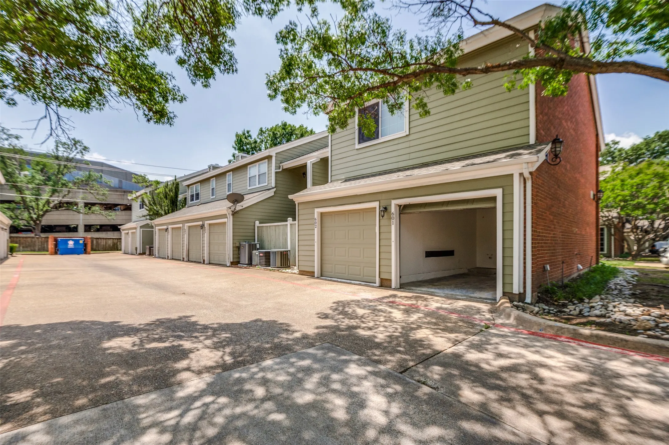 Condominium For Sale in Collin County , 6220 Bentwood Trail 601, Dallas, Texas 75252, 1 Bedroom, 1 Bathroom, 1 Garage spaces, 601 Sqft, built in 1984, mls#21254693, Real Estate Agent in Dallas, Homes For Sale in Collin county, Homes For Sale in Dallas, Realtor in Dallas Texas, Real Estate Brokerage Independent Realty Texas, Luminita Cordes Realtor