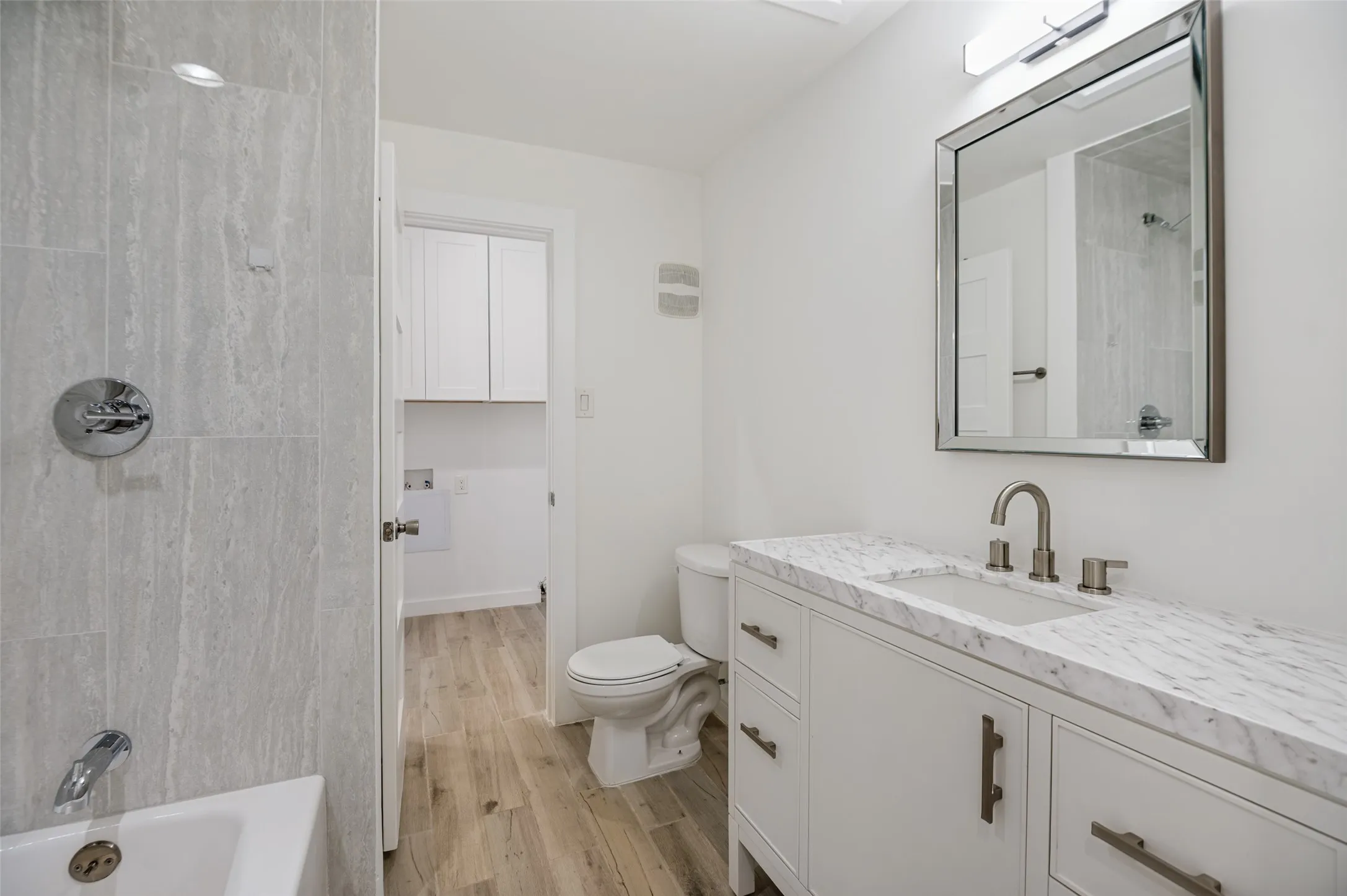 Condominium For Sale in Collin County , 6220 Bentwood Trail 601, Dallas, Texas 75252, 1 Bedroom, 1 Bathroom, 1 Garage spaces, 601 Sqft, built in 1984, mls#21254693, Real Estate Agent in Dallas, Homes For Sale in Collin county, Homes For Sale in Dallas, Realtor in Dallas Texas, Real Estate Brokerage Independent Realty Texas, Luminita Cordes Realtor