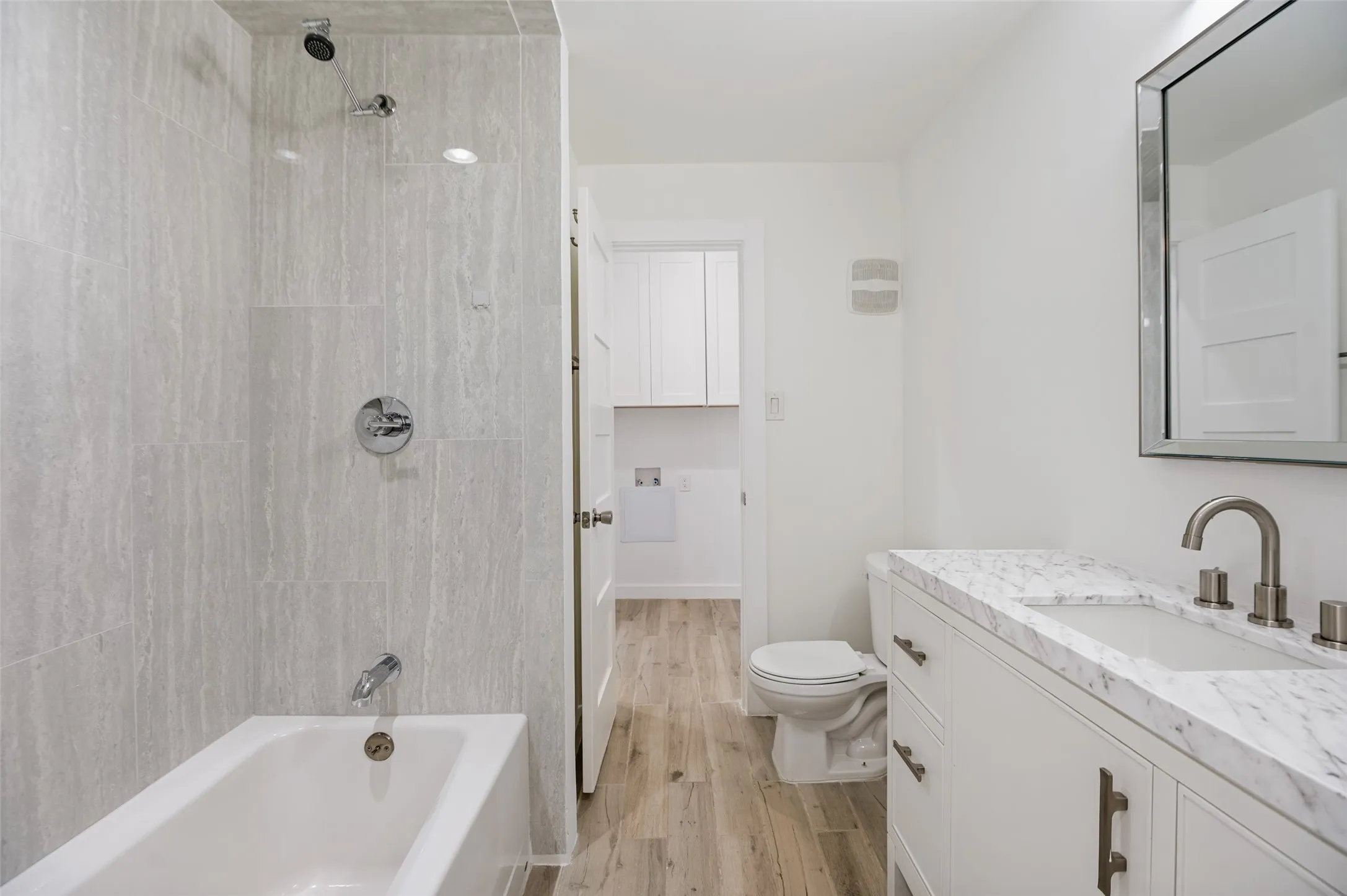 Condominium For Sale in Collin County , 6220 Bentwood Trail 601, Dallas, Texas 75252, 1 Bedroom, 1 Bathroom, 1 Garage spaces, 601 Sqft, built in 1984, mls#21254693, Real Estate Agent in Dallas, Homes For Sale in Collin county, Homes For Sale in Dallas, Realtor in Dallas Texas, Real Estate Brokerage Independent Realty Texas, Luminita Cordes Realtor