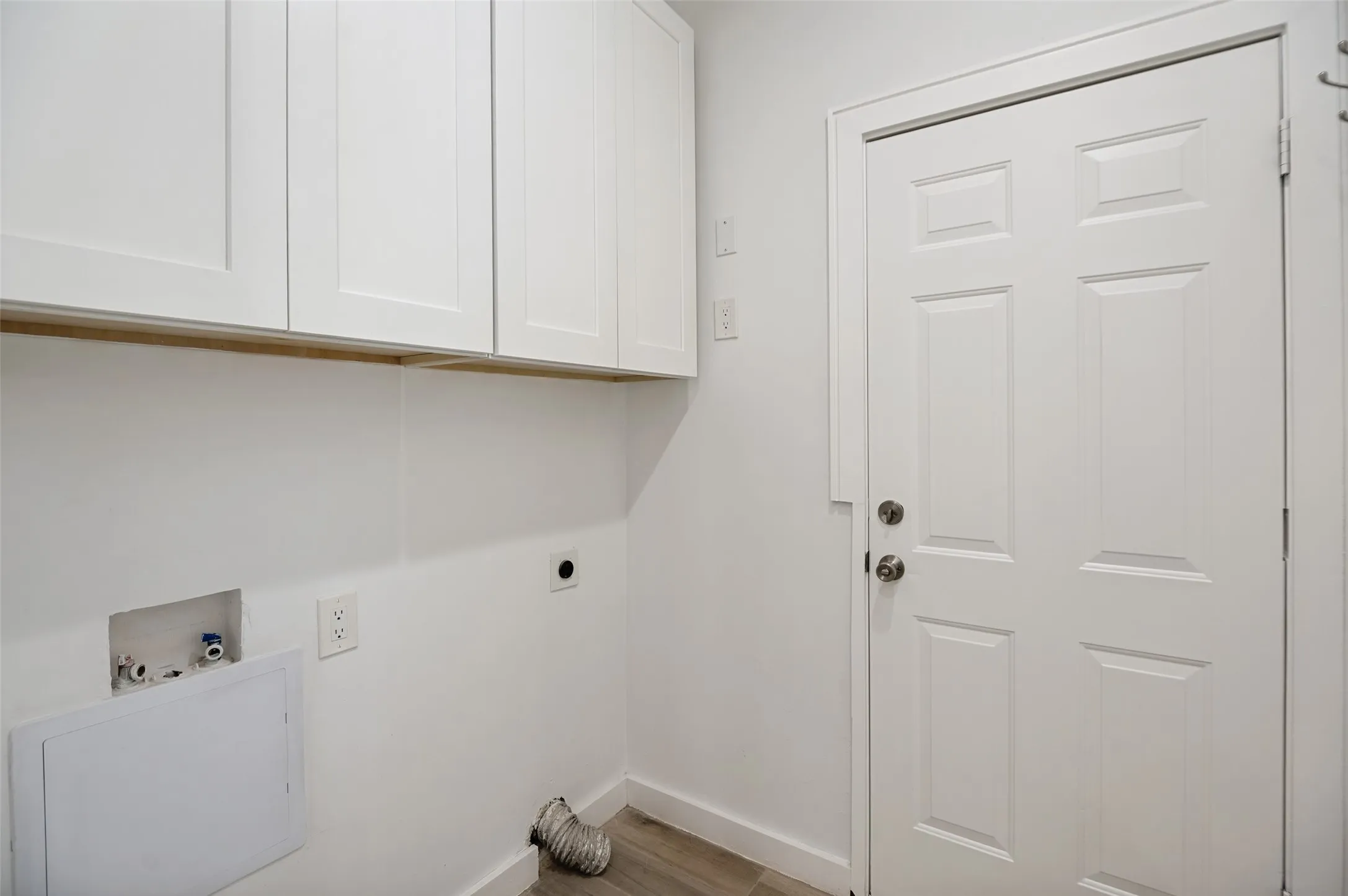 Condominium For Sale in Collin County , 6220 Bentwood Trail 601, Dallas, Texas 75252, 1 Bedroom, 1 Bathroom, 1 Garage spaces, 601 Sqft, built in 1984, mls#21254693, Real Estate Agent in Dallas, Homes For Sale in Collin county, Homes For Sale in Dallas, Realtor in Dallas Texas, Real Estate Brokerage Independent Realty Texas, Luminita Cordes Realtor