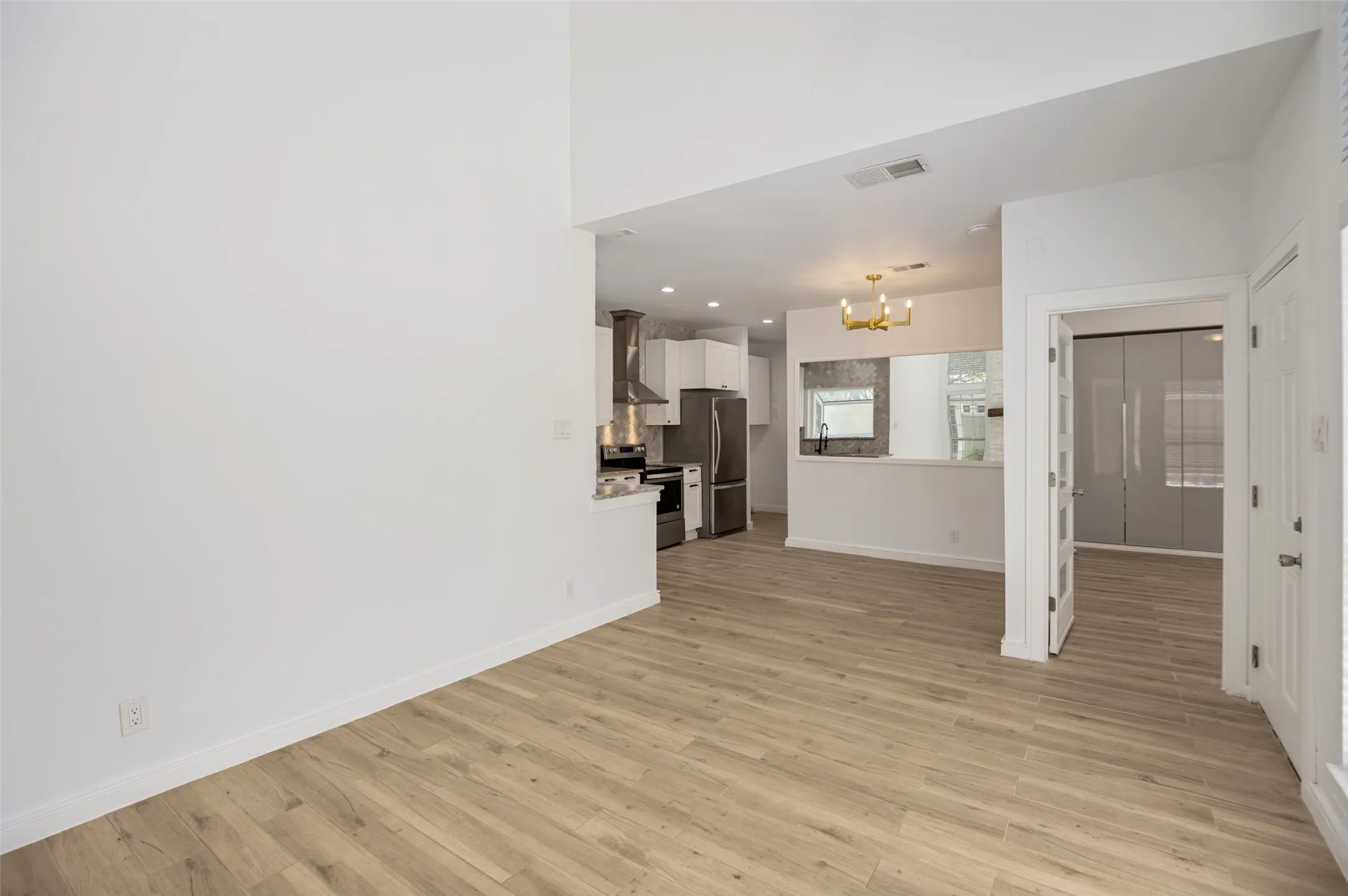 Condominium For Sale in Collin County , 6220 Bentwood Trail 601, Dallas, Texas 75252, 1 Bedroom, 1 Bathroom, 1 Garage spaces, 601 Sqft, built in 1984, mls#21254693, Real Estate Agent in Dallas, Homes For Sale in Collin county, Homes For Sale in Dallas, Realtor in Dallas Texas, Real Estate Brokerage Independent Realty Texas, Luminita Cordes Realtor