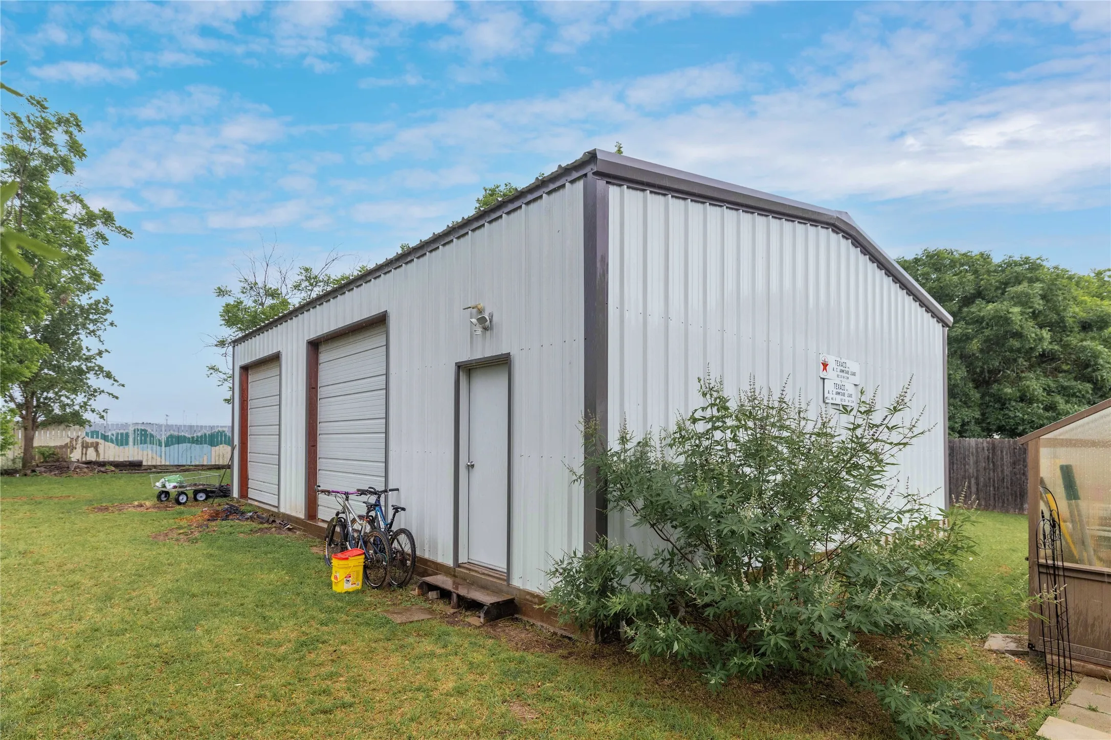 Single Family Residence For Sale in Brown County , 205 longhorn dr, Early, Texas 76802, 4 Bedroom, 3 Bathroom, Garage spaces, 2,347 Sqft, built in 1978, Price $335,000, mls#21257309, Real Estate Agent in Early, Homes For Sale in Brown county, Homes For Sale in Early, Realtor in Early Texas, Real Estate Brokerage Independent Realty Texas, Luminita Cordes Realtor