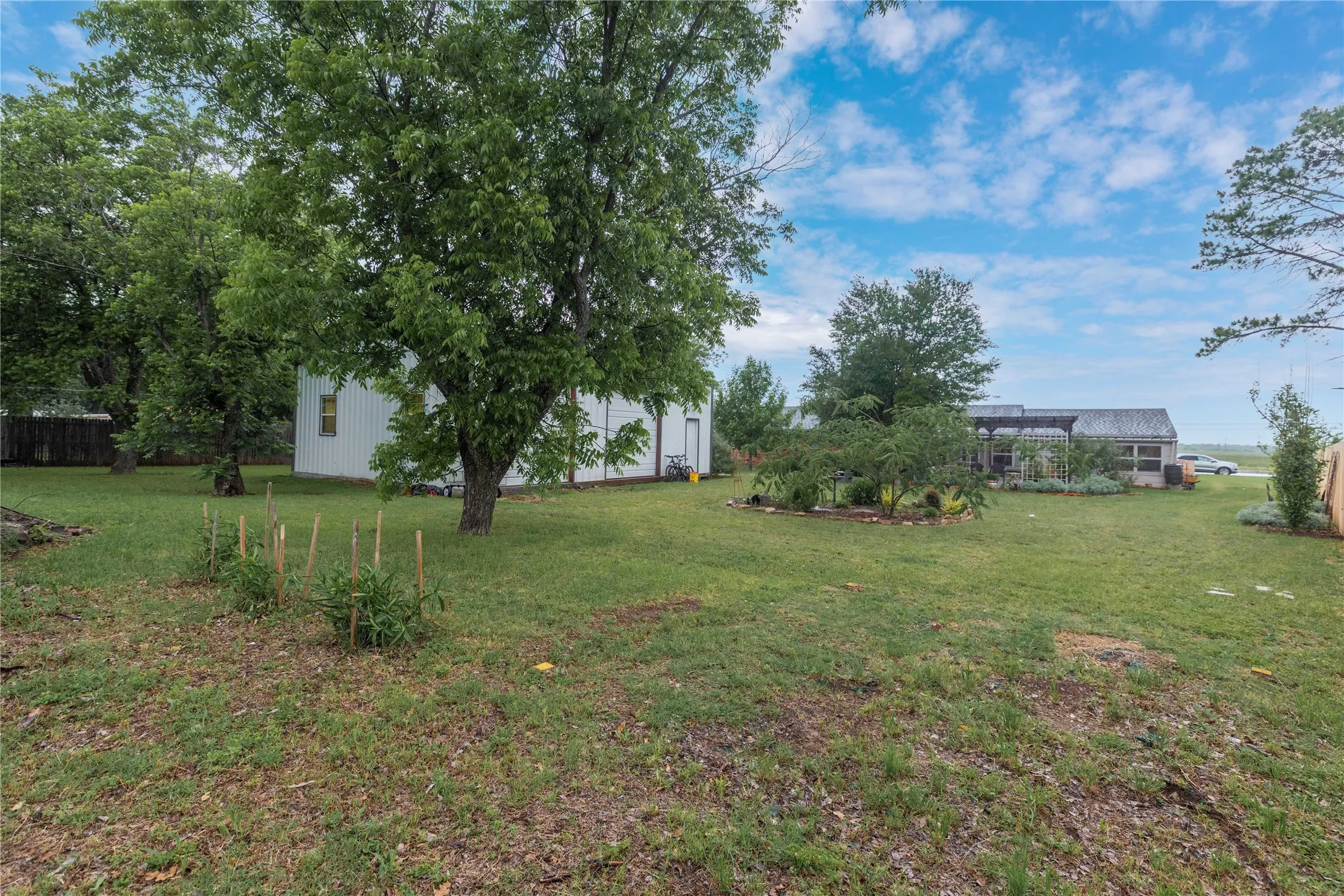 Single Family Residence For Sale in Brown County , 205 longhorn dr, Early, Texas 76802, 4 Bedroom, 3 Bathroom, Garage spaces, 2,347 Sqft, built in 1978, Price $335,000, mls#21257309, Real Estate Agent in Early, Homes For Sale in Brown county, Homes For Sale in Early, Realtor in Early Texas, Real Estate Brokerage Independent Realty Texas, Luminita Cordes Realtor