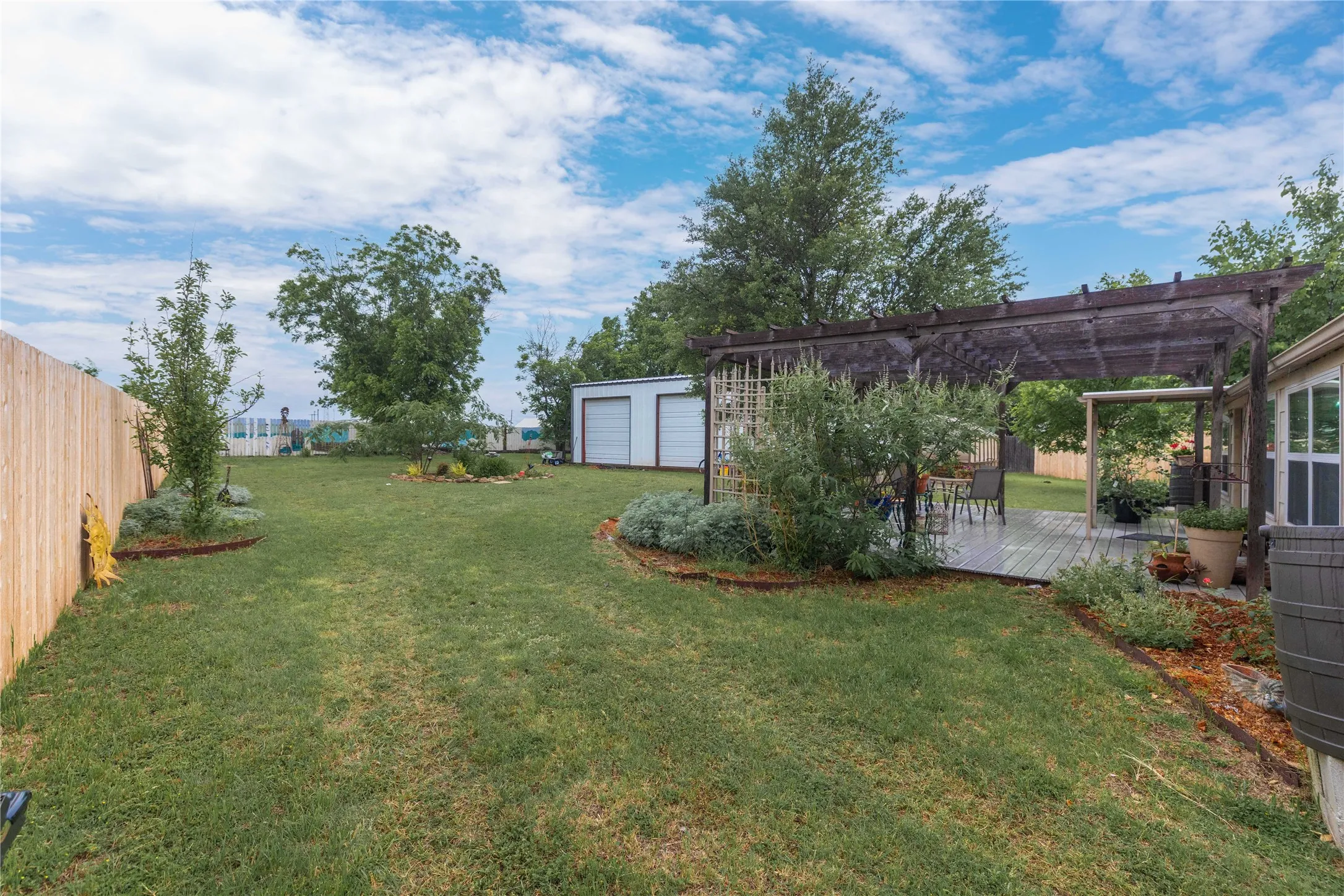 Single Family Residence For Sale in Brown County , 205 longhorn dr, Early, Texas 76802, 4 Bedroom, 3 Bathroom, Garage spaces, 2,347 Sqft, built in 1978, Price $335,000, mls#21257309, Real Estate Agent in Early, Homes For Sale in Brown county, Homes For Sale in Early, Realtor in Early Texas, Real Estate Brokerage Independent Realty Texas, Luminita Cordes Realtor