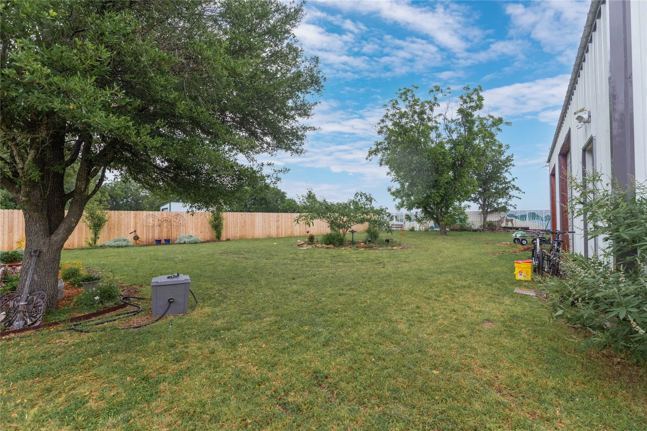 Single Family Residence For Sale in Brown County , 205 longhorn dr, Early, Texas 76802, 4 Bedroom, 3 Bathroom, Garage spaces, 2,347 Sqft, built in 1978, Price $335,000, mls#21257309, Real Estate Agent in Early, Homes For Sale in Brown county, Homes For Sale in Early, Realtor in Early Texas, Real Estate Brokerage Independent Realty Texas, Luminita Cordes Realtor