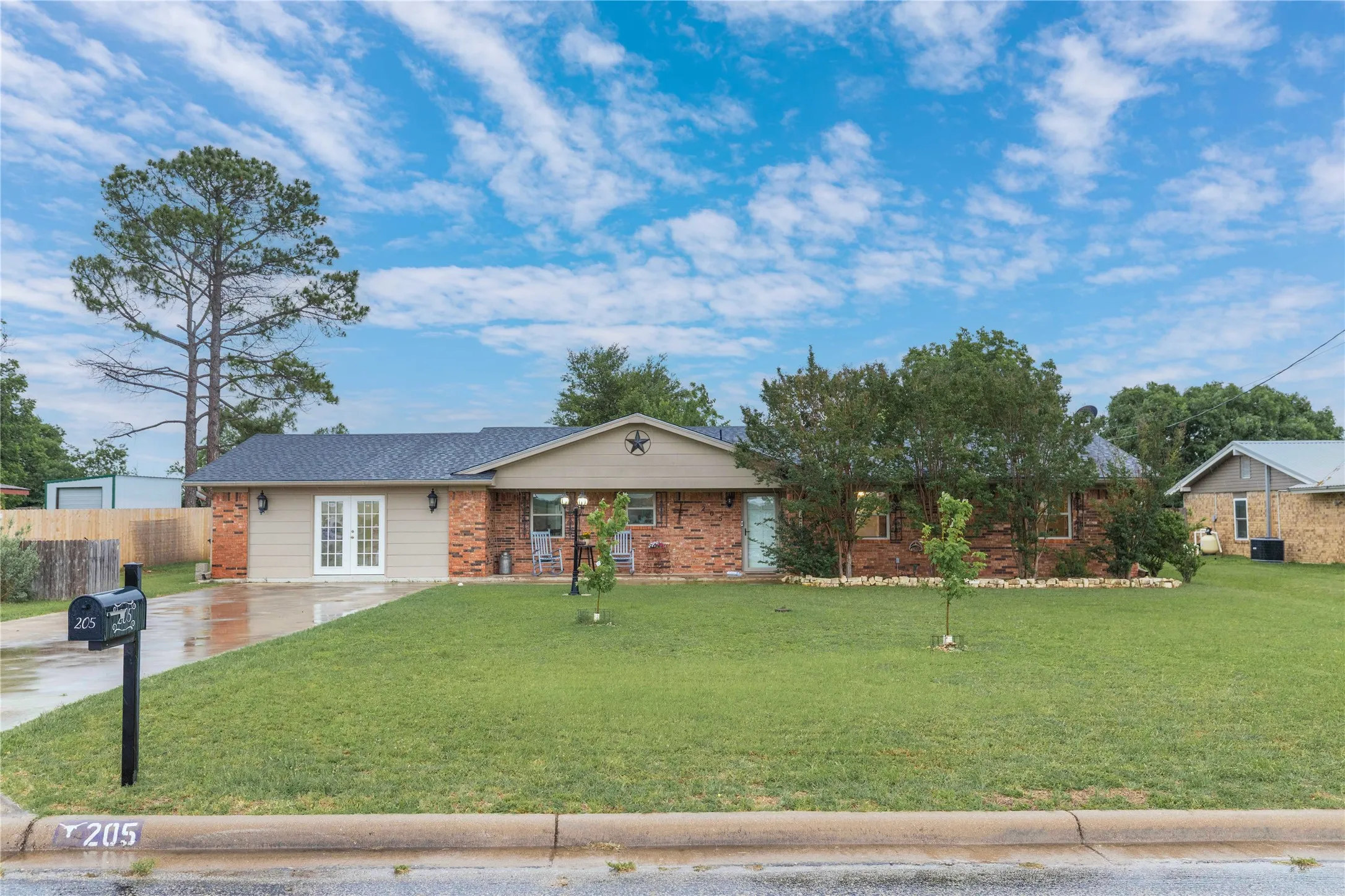 Single Family Residence For Sale in Brown County , 205 longhorn dr, Early, Texas 76802, 4 Bedroom, 3 Bathroom, Garage spaces, 2,347 Sqft, built in 1978, Price $335,000, mls#21257309, Real Estate Agent in Early, Homes For Sale in Brown county, Homes For Sale in Early, Realtor in Early Texas, Real Estate Brokerage Independent Realty Texas, Luminita Cordes Realtor