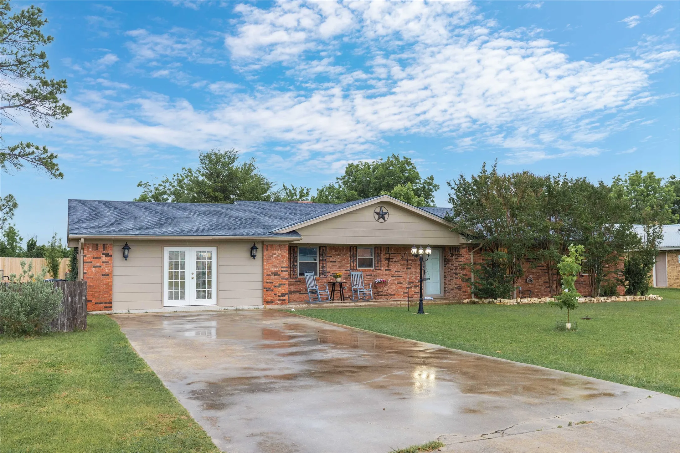 Single Family Residence For Sale in Brown County , 205 longhorn dr, Early, Texas 76802, 4 Bedroom, 3 Bathroom, Garage spaces, 2,347 Sqft, built in 1978, Price $335,000, mls#21257309, Real Estate Agent in Early, Homes For Sale in Brown county, Homes For Sale in Early, Realtor in Early Texas, Real Estate Brokerage Independent Realty Texas, Luminita Cordes Realtor