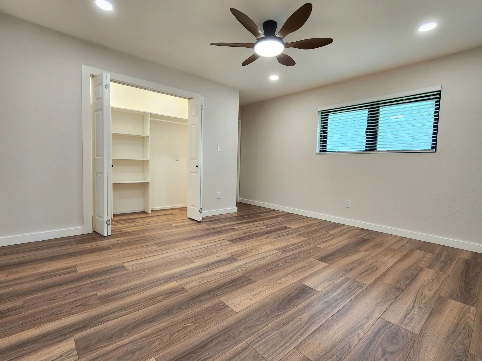 Single Family Residence For Sale in Cooke County , 124 SEQUOYA Drive E, Lake Kiowa, Texas 76240, 3 Bedroom, 2 Bathroom, 1 Garage spaces, 1,998 Sqft, built in 1980, Preowned, mls#21254872, Real Estate Agent in Lake Kiowa, Homes For Sale in Cooke county, Homes For Sale in Lake Kiowa, Realtor in Lake Kiowa Texas, Real Estate Brokerage Independent Realty Texas, Luminita Cordes Realtor