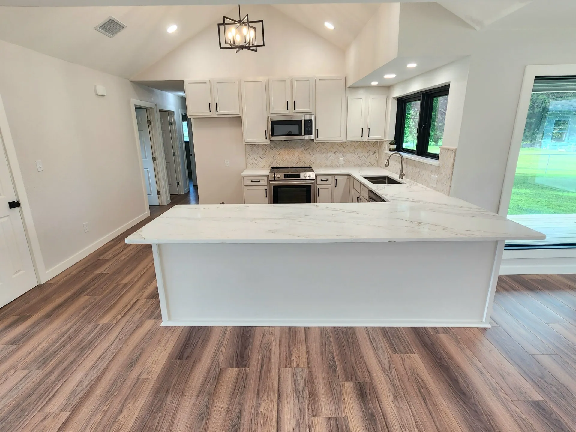 Single Family Residence For Sale in Cooke County , 124 SEQUOYA Drive E, Lake Kiowa, Texas 76240, 3 Bedroom, 2 Bathroom, 1 Garage spaces, 1,998 Sqft, built in 1980, Preowned, mls#21254872, Real Estate Agent in Lake Kiowa, Homes For Sale in Cooke county, Homes For Sale in Lake Kiowa, Realtor in Lake Kiowa Texas, Real Estate Brokerage Independent Realty Texas, Luminita Cordes Realtor