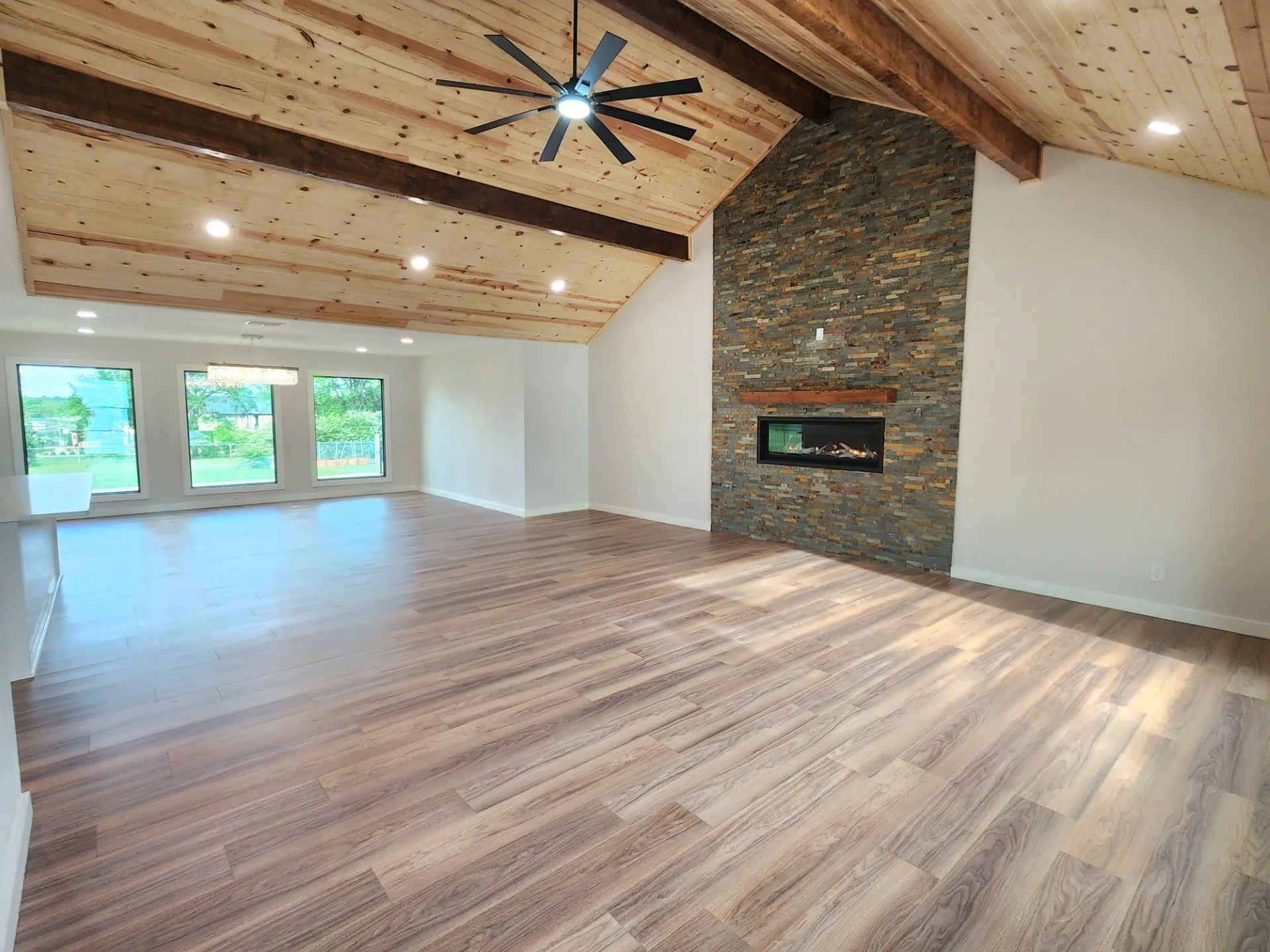 Single Family Residence For Sale in Cooke County , 124 SEQUOYA Drive E, Lake Kiowa, Texas 76240, 3 Bedroom, 2 Bathroom, 1 Garage spaces, 1,998 Sqft, built in 1980, Preowned, mls#21254872, Real Estate Agent in Lake Kiowa, Homes For Sale in Cooke county, Homes For Sale in Lake Kiowa, Realtor in Lake Kiowa Texas, Real Estate Brokerage Independent Realty Texas, Luminita Cordes Realtor