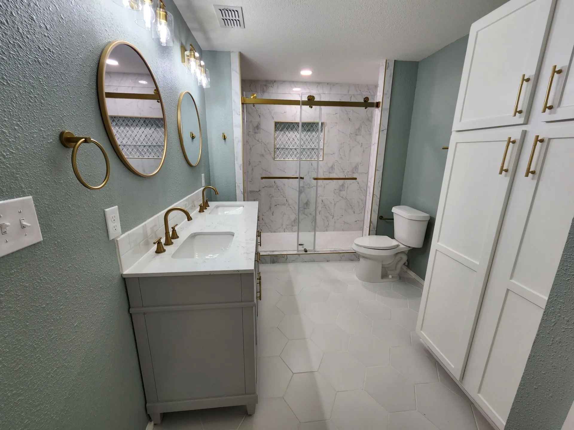 Single Family Residence For Sale in Cooke County , 124 SEQUOYA Drive E, Lake Kiowa, Texas 76240, 3 Bedroom, 2 Bathroom, 1 Garage spaces, 1,998 Sqft, built in 1980, Preowned, mls#21254872, Real Estate Agent in Lake Kiowa, Homes For Sale in Cooke county, Homes For Sale in Lake Kiowa, Realtor in Lake Kiowa Texas, Real Estate Brokerage Independent Realty Texas, Luminita Cordes Realtor