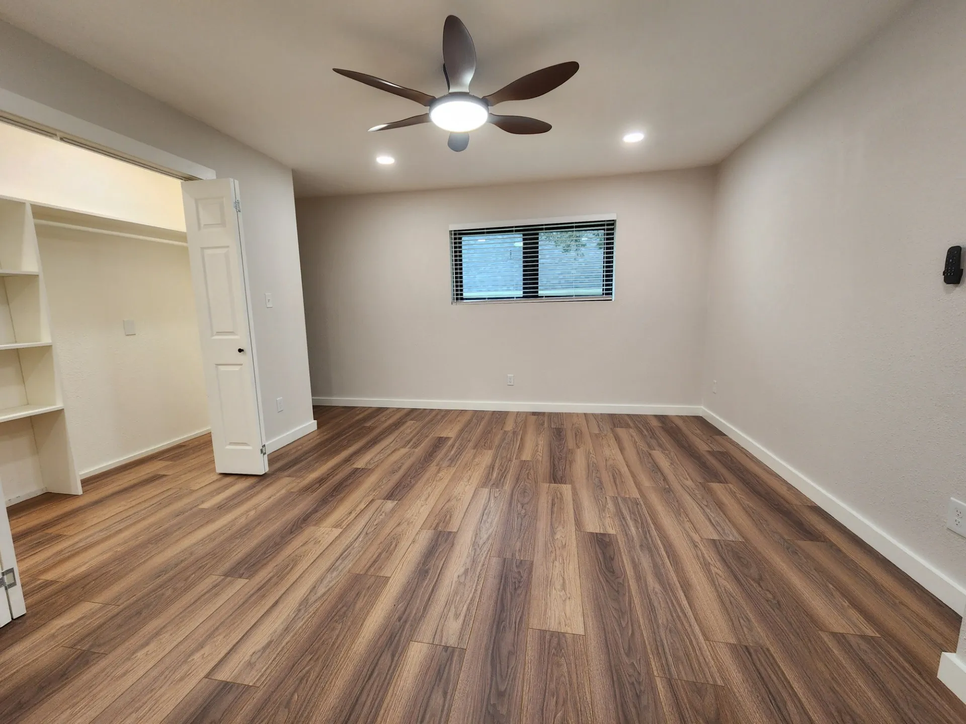 Single Family Residence For Sale in Cooke County , 124 SEQUOYA Drive E, Lake Kiowa, Texas 76240, 3 Bedroom, 2 Bathroom, 1 Garage spaces, 1,998 Sqft, built in 1980, Preowned, mls#21254872, Real Estate Agent in Lake Kiowa, Homes For Sale in Cooke county, Homes For Sale in Lake Kiowa, Realtor in Lake Kiowa Texas, Real Estate Brokerage Independent Realty Texas, Luminita Cordes Realtor