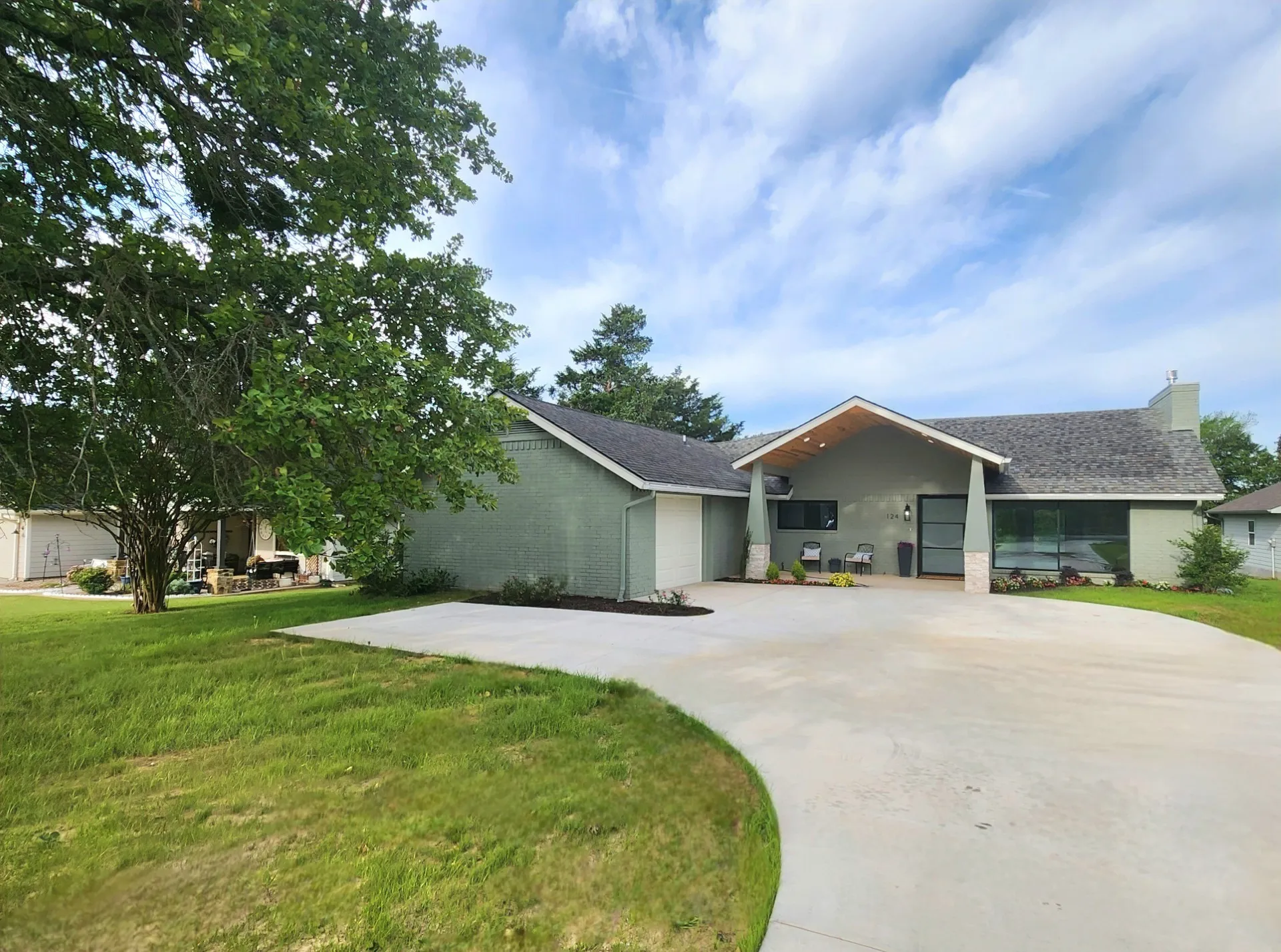 Single Family Residence For Sale in Cooke County , 124 SEQUOYA Drive E, Lake Kiowa, Texas 76240, 3 Bedroom, 2 Bathroom, 1 Garage spaces, 1,998 Sqft, built in 1980, Preowned, mls#21254872, Real Estate Agent in Lake Kiowa, Homes For Sale in Cooke county, Homes For Sale in Lake Kiowa, Realtor in Lake Kiowa Texas, Real Estate Brokerage Independent Realty Texas, Luminita Cordes Realtor