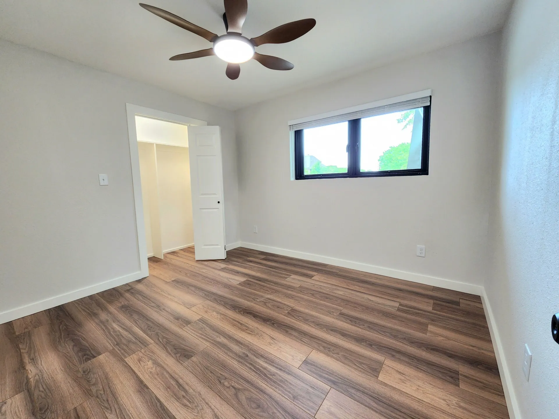 Single Family Residence For Sale in Cooke County , 124 SEQUOYA Drive E, Lake Kiowa, Texas 76240, 3 Bedroom, 2 Bathroom, 1 Garage spaces, 1,998 Sqft, built in 1980, Preowned, mls#21254872, Real Estate Agent in Lake Kiowa, Homes For Sale in Cooke county, Homes For Sale in Lake Kiowa, Realtor in Lake Kiowa Texas, Real Estate Brokerage Independent Realty Texas, Luminita Cordes Realtor