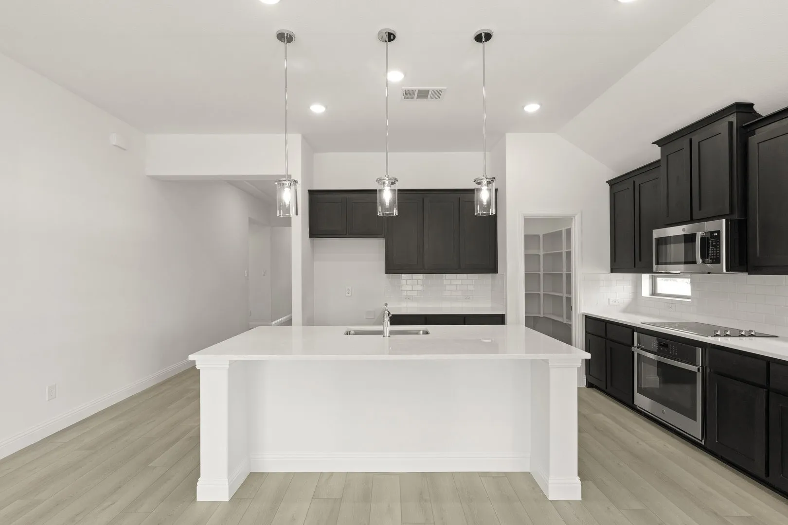 10. 1100 Rushing - Kitchen