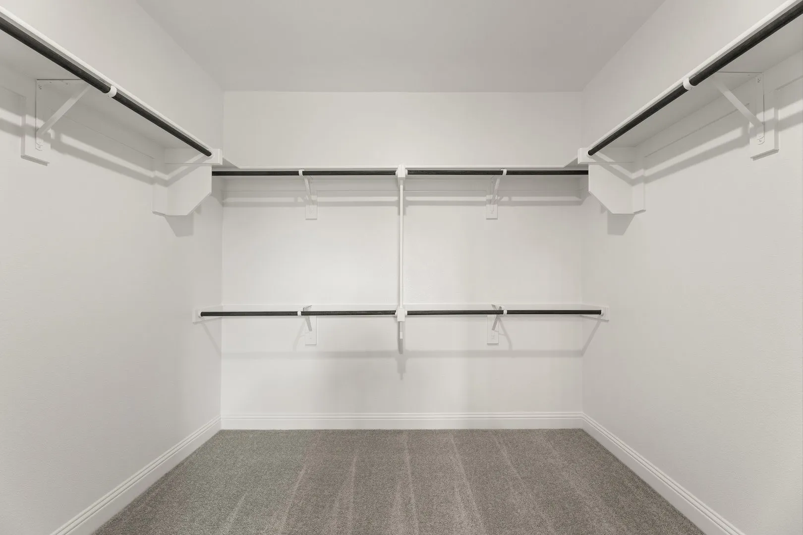 24. 1100 Rushing - Closet