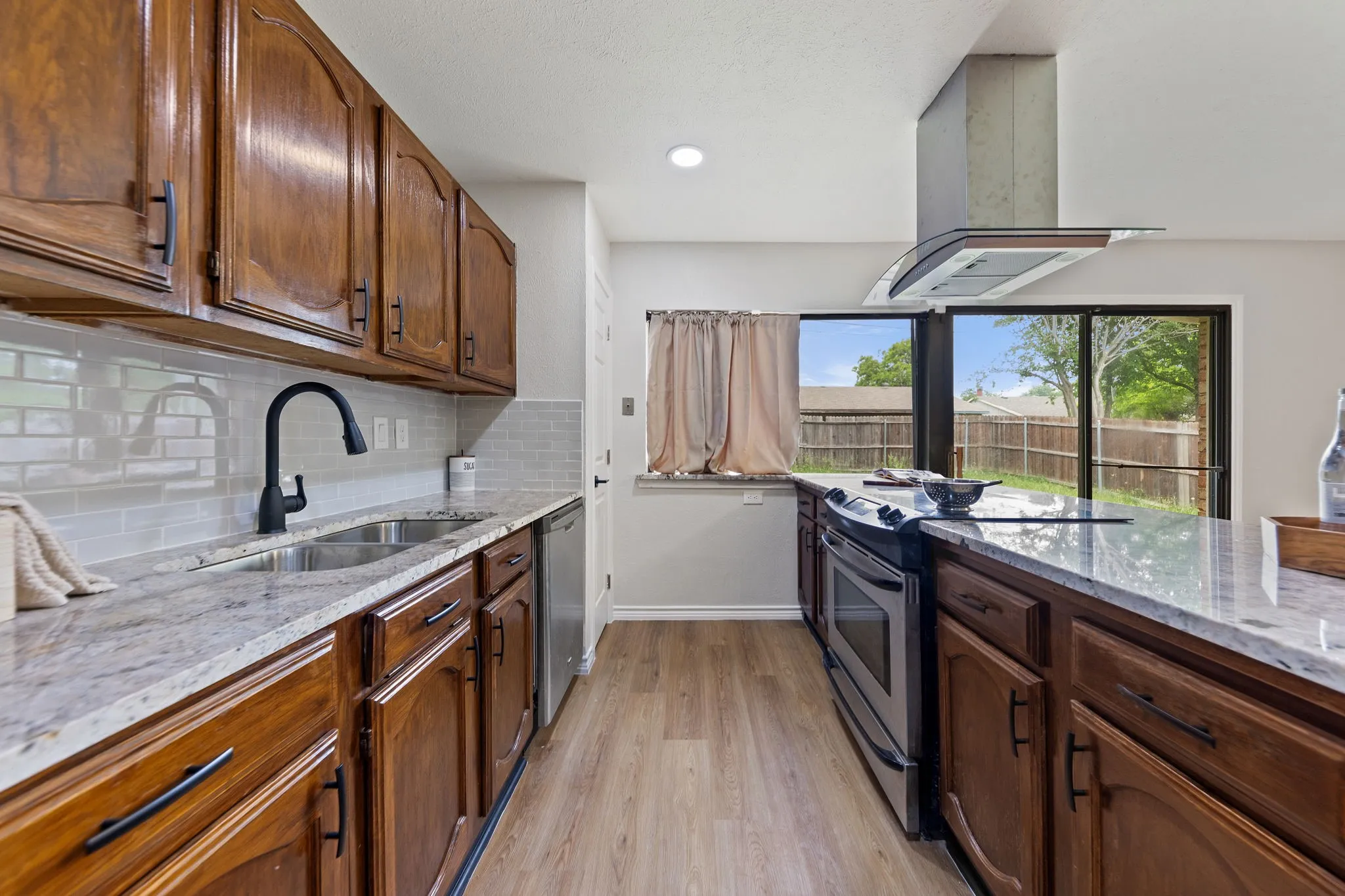 Single Family Residence For Sale in Tarrant County , 809 Levelland Drive, Arlington, Texas 76017, 3 Bedroom, 2 Bathroom, 2 Garage spaces, 1,668 Sqft, built in 1980, mls#21257319, Real Estate Agent in Arlington, Homes For Sale in Tarrant county, Homes For Sale in Arlington, Realtor in Arlington Texas, Real Estate Brokerage Independent Realty Texas, Luminita Cordes Realtor