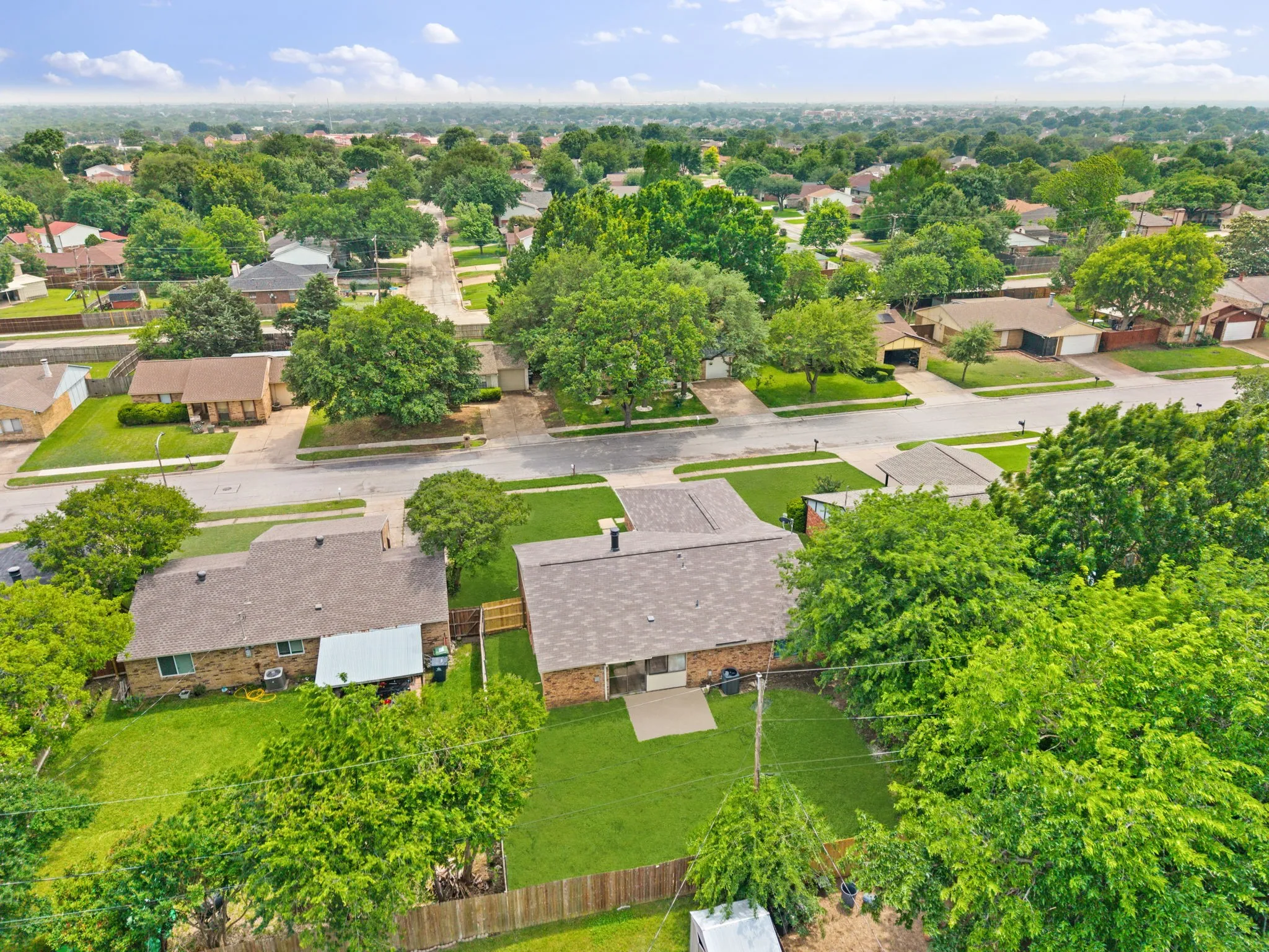 Single Family Residence For Sale in Tarrant County , 809 Levelland Drive, Arlington, Texas 76017, 3 Bedroom, 2 Bathroom, 2 Garage spaces, 1,668 Sqft, built in 1980, mls#21257319, Real Estate Agent in Arlington, Homes For Sale in Tarrant county, Homes For Sale in Arlington, Realtor in Arlington Texas, Real Estate Brokerage Independent Realty Texas, Luminita Cordes Realtor