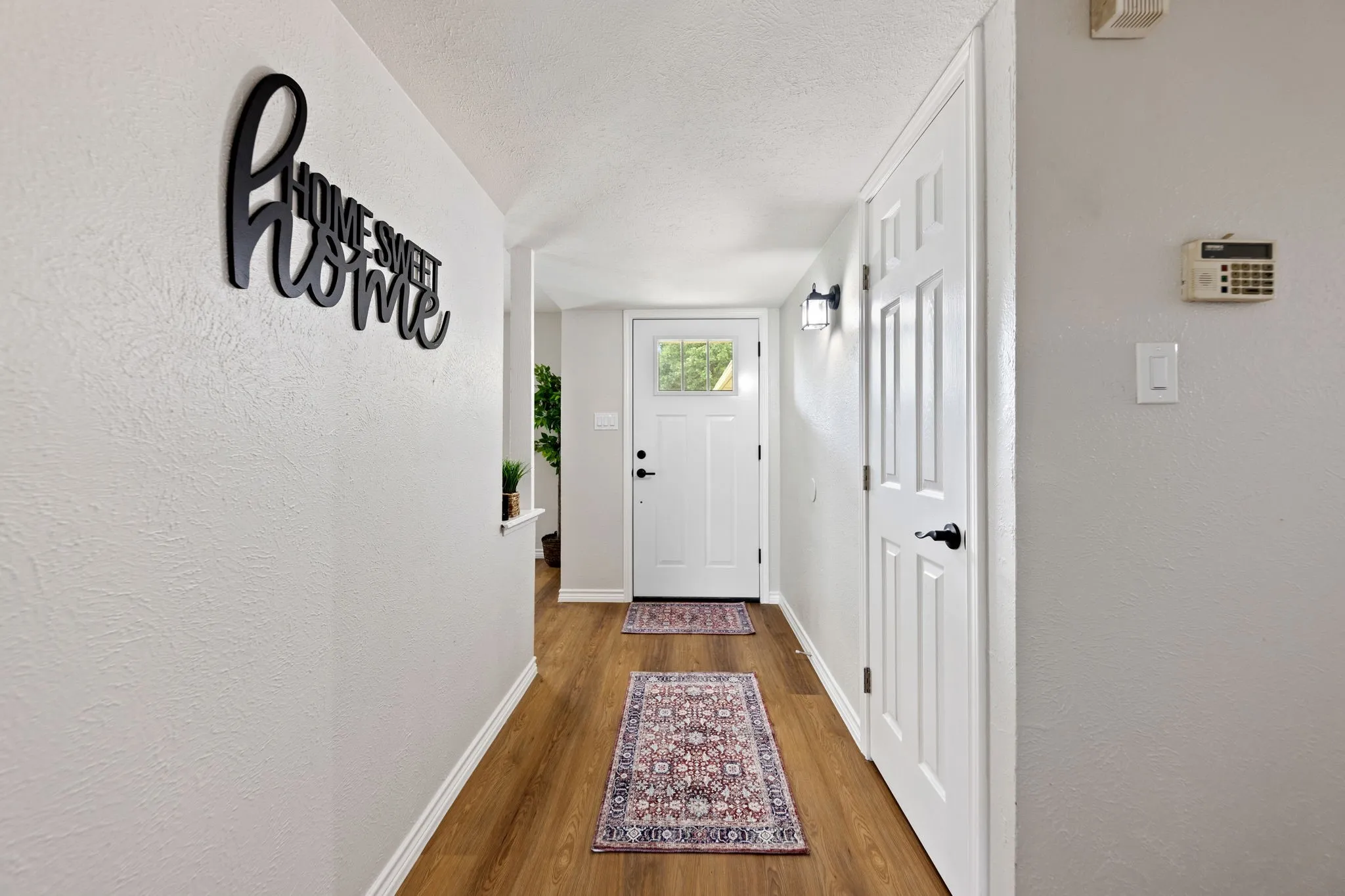 Single Family Residence For Sale in Tarrant County , 809 Levelland Drive, Arlington, Texas 76017, 3 Bedroom, 2 Bathroom, 2 Garage spaces, 1,668 Sqft, built in 1980, mls#21257319, Real Estate Agent in Arlington, Homes For Sale in Tarrant county, Homes For Sale in Arlington, Realtor in Arlington Texas, Real Estate Brokerage Independent Realty Texas, Luminita Cordes Realtor