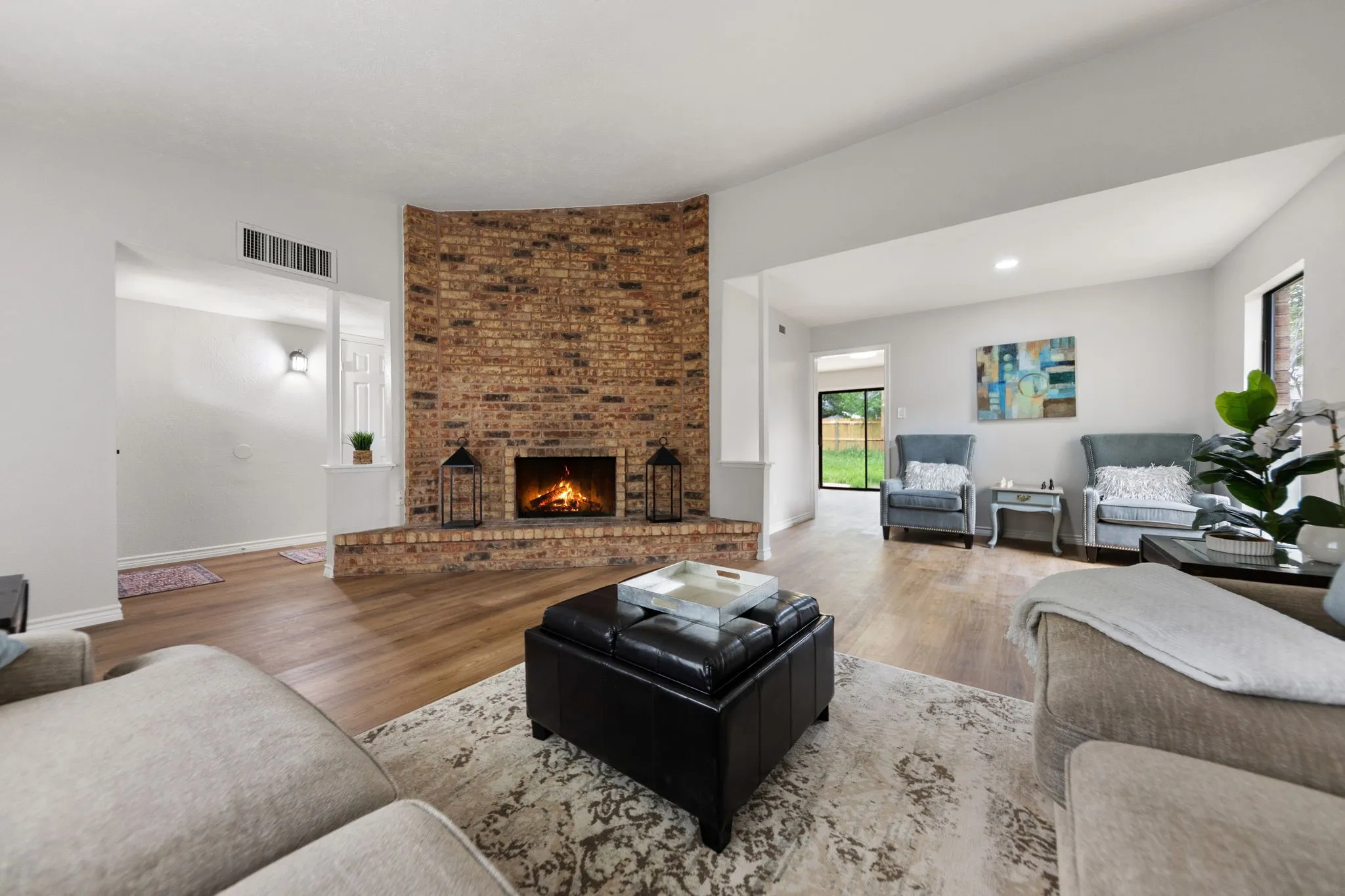 Single Family Residence For Sale in Tarrant County , 809 Levelland Drive, Arlington, Texas 76017, 3 Bedroom, 2 Bathroom, 2 Garage spaces, 1,668 Sqft, built in 1980, mls#21257319, Real Estate Agent in Arlington, Homes For Sale in Tarrant county, Homes For Sale in Arlington, Realtor in Arlington Texas, Real Estate Brokerage Independent Realty Texas, Luminita Cordes Realtor