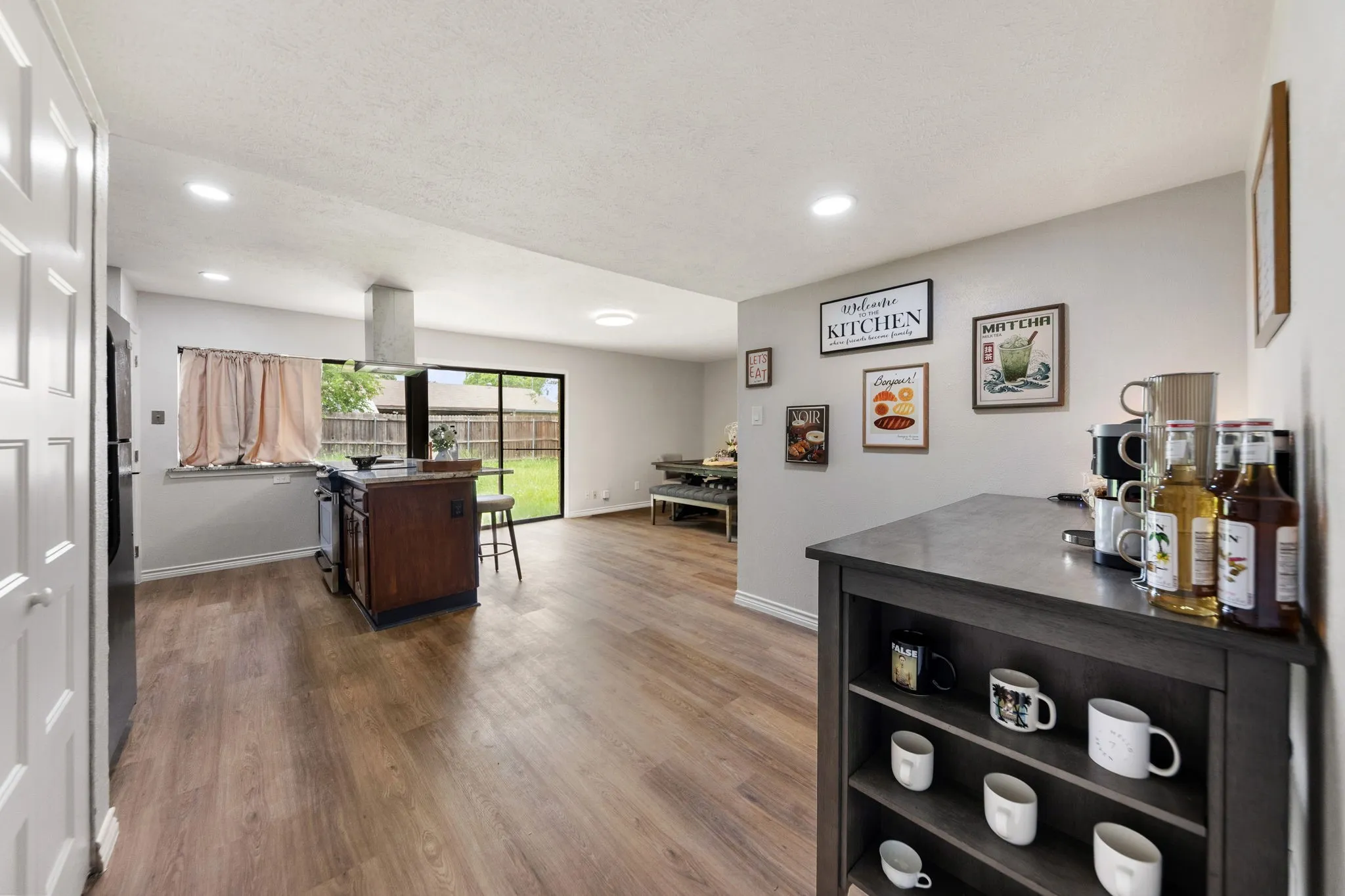 Single Family Residence For Sale in Tarrant County , 809 Levelland Drive, Arlington, Texas 76017, 3 Bedroom, 2 Bathroom, 2 Garage spaces, 1,668 Sqft, built in 1980, mls#21257319, Real Estate Agent in Arlington, Homes For Sale in Tarrant county, Homes For Sale in Arlington, Realtor in Arlington Texas, Real Estate Brokerage Independent Realty Texas, Luminita Cordes Realtor