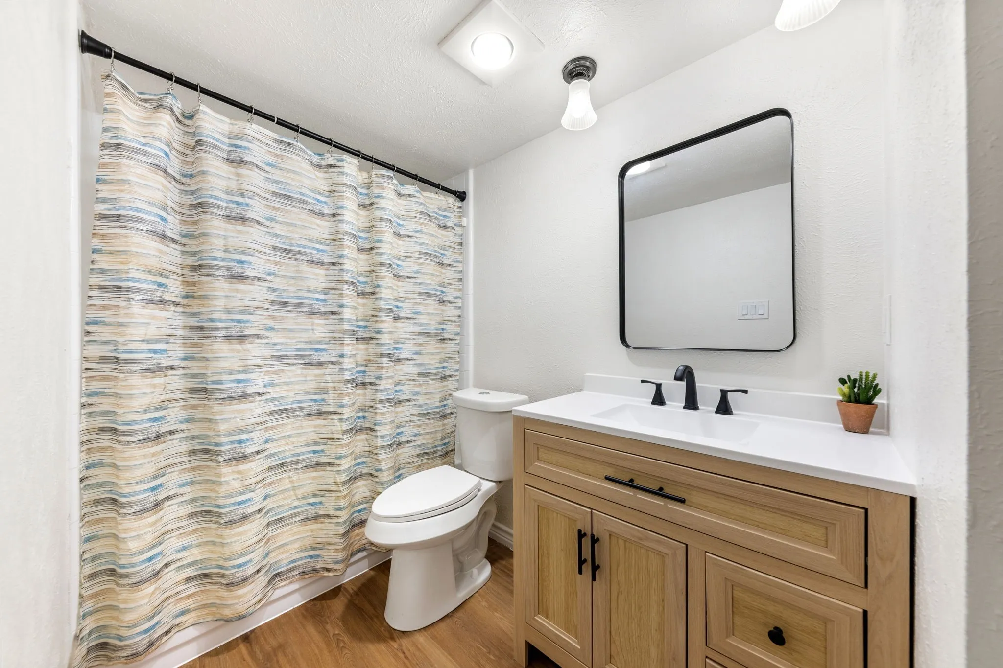 Single Family Residence For Sale in Tarrant County , 809 Levelland Drive, Arlington, Texas 76017, 3 Bedroom, 2 Bathroom, 2 Garage spaces, 1,668 Sqft, built in 1980, mls#21257319, Real Estate Agent in Arlington, Homes For Sale in Tarrant county, Homes For Sale in Arlington, Realtor in Arlington Texas, Real Estate Brokerage Independent Realty Texas, Luminita Cordes Realtor