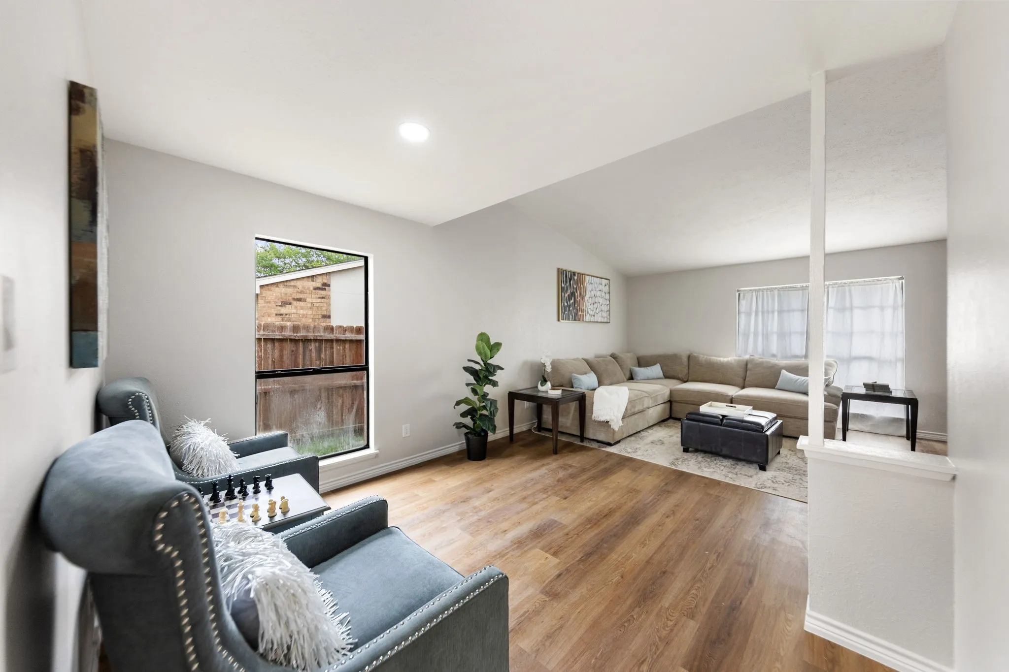 Single Family Residence For Sale in Tarrant County , 809 Levelland Drive, Arlington, Texas 76017, 3 Bedroom, 2 Bathroom, 2 Garage spaces, 1,668 Sqft, built in 1980, mls#21257319, Real Estate Agent in Arlington, Homes For Sale in Tarrant county, Homes For Sale in Arlington, Realtor in Arlington Texas, Real Estate Brokerage Independent Realty Texas, Luminita Cordes Realtor