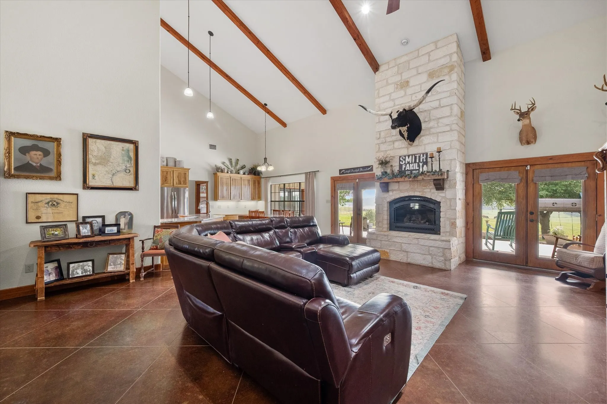 Single Family Residence For Sale in Freestone County , 199 Fcr 111 111, Fairfield, Texas 75840, 5 Bedrooms, 3 Bathrooms, 6 Garage spaces, 3,948 Sqft, built in 2005, Preowned, Price $885,000, mls#21257268, Real Estate Agent in Fairfield, Homes For Sale in Freestone county, Homes For Sale in Fairfield, Realtor in Fairfield Texas, Real Estate Brokerage Independent Realty Texas, Luminita Cordes Realtor