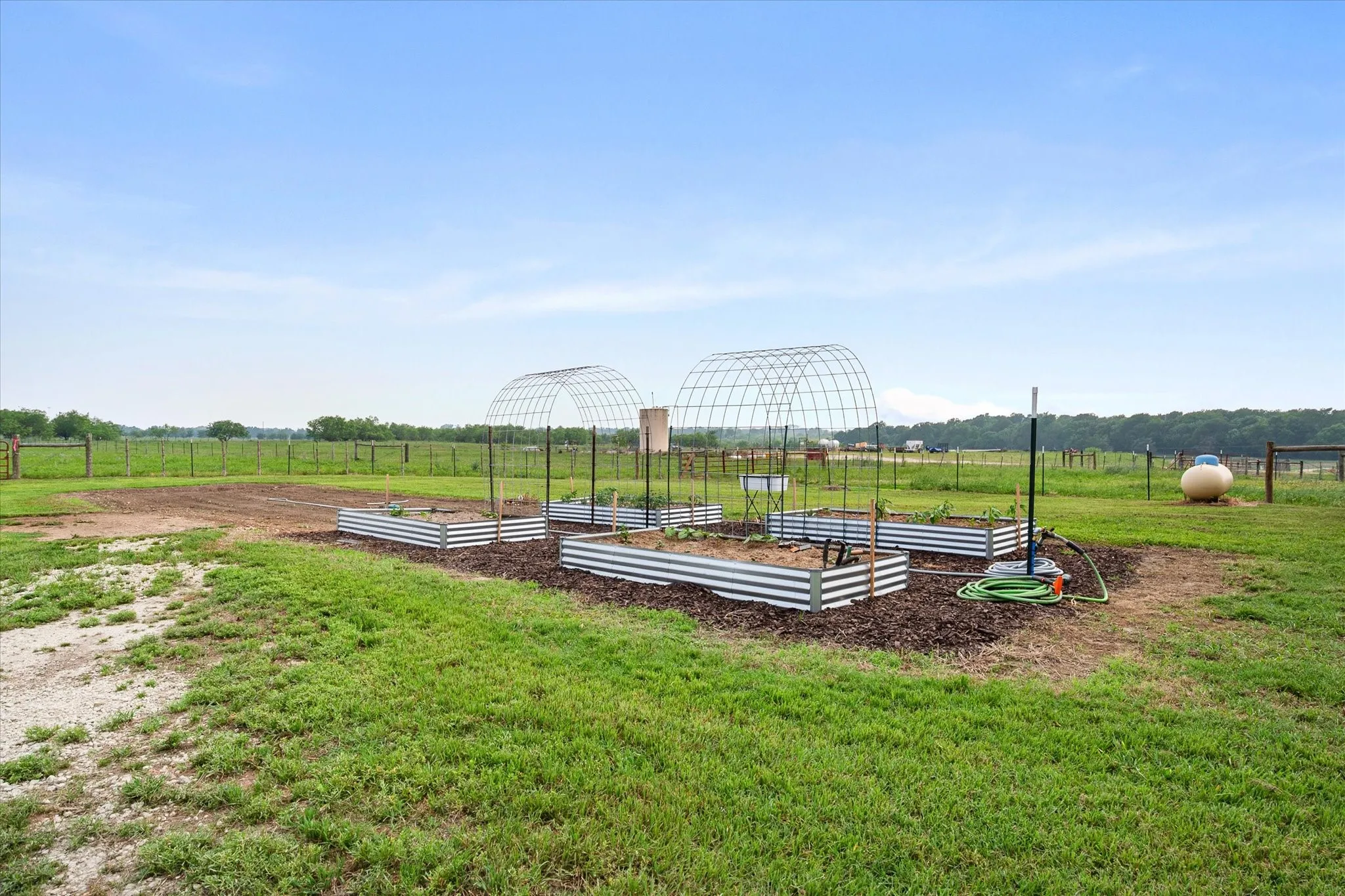Single Family Residence For Sale in Freestone County , 199 Fcr 111 111, Fairfield, Texas 75840, 5 Bedrooms, 3 Bathrooms, 6 Garage spaces, 3,948 Sqft, built in 2005, Preowned, Price $885,000, mls#21257268, Real Estate Agent in Fairfield, Homes For Sale in Freestone county, Homes For Sale in Fairfield, Realtor in Fairfield Texas, Real Estate Brokerage Independent Realty Texas, Luminita Cordes Realtor