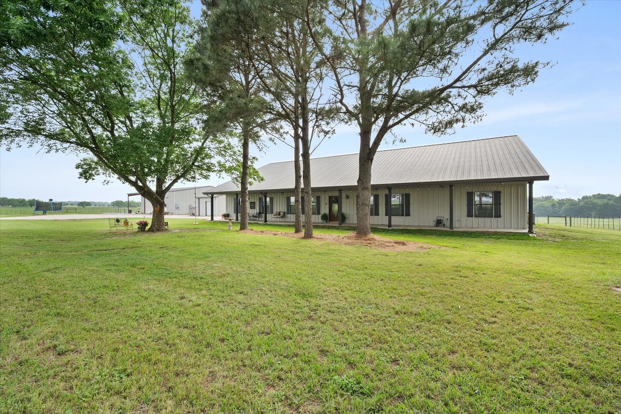 Single Family Residence For Sale in Freestone County , 199 Fcr 111 111, Fairfield, Texas 75840, 5 Bedrooms, 3 Bathrooms, 6 Garage spaces, 3,948 Sqft, built in 2005, Preowned, Price $885,000, mls#21257268, Real Estate Agent in Fairfield, Homes For Sale in Freestone county, Homes For Sale in Fairfield, Realtor in Fairfield Texas, Real Estate Brokerage Independent Realty Texas, Luminita Cordes Realtor