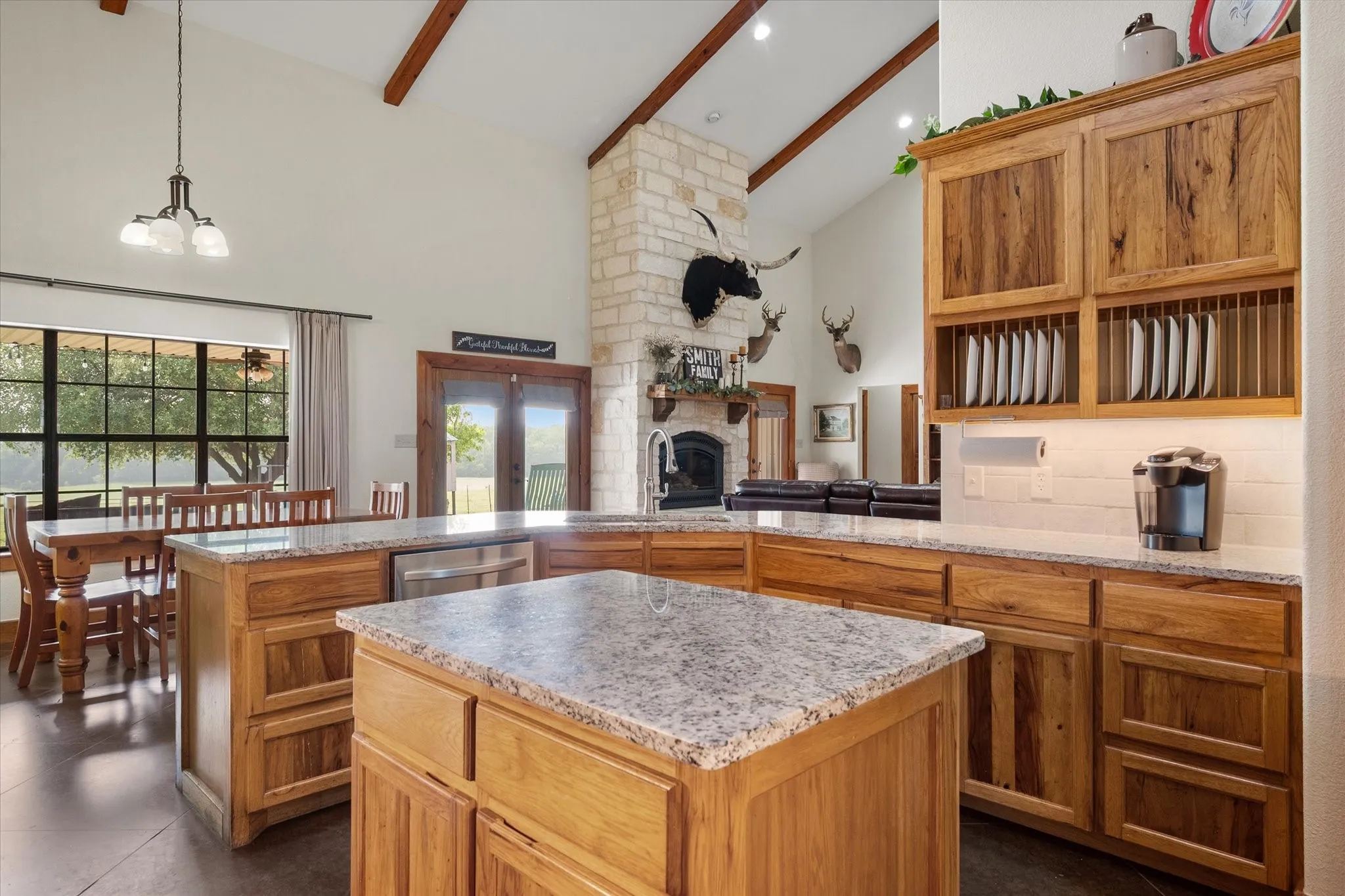 Single Family Residence For Sale in Freestone County , 199 Fcr 111 111, Fairfield, Texas 75840, 5 Bedrooms, 3 Bathrooms, 6 Garage spaces, 3,948 Sqft, built in 2005, Preowned, Price $885,000, mls#21257268, Real Estate Agent in Fairfield, Homes For Sale in Freestone county, Homes For Sale in Fairfield, Realtor in Fairfield Texas, Real Estate Brokerage Independent Realty Texas, Luminita Cordes Realtor