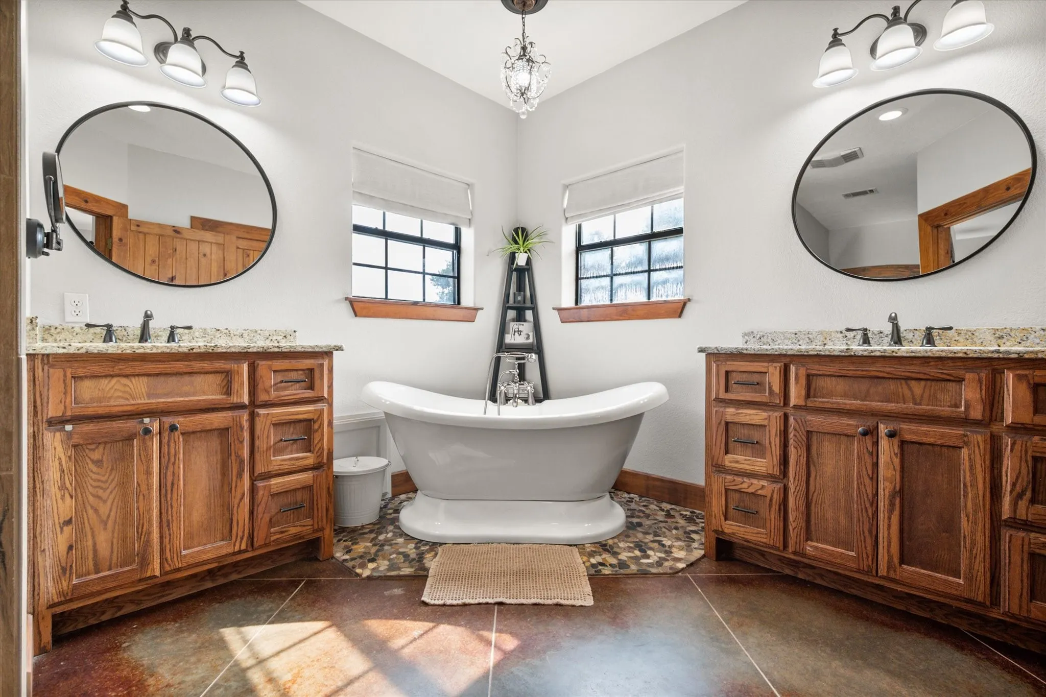 Single Family Residence For Sale in Freestone County , 199 Fcr 111 111, Fairfield, Texas 75840, 5 Bedrooms, 3 Bathrooms, 6 Garage spaces, 3,948 Sqft, built in 2005, Preowned, Price $885,000, mls#21257268, Real Estate Agent in Fairfield, Homes For Sale in Freestone county, Homes For Sale in Fairfield, Realtor in Fairfield Texas, Real Estate Brokerage Independent Realty Texas, Luminita Cordes Realtor