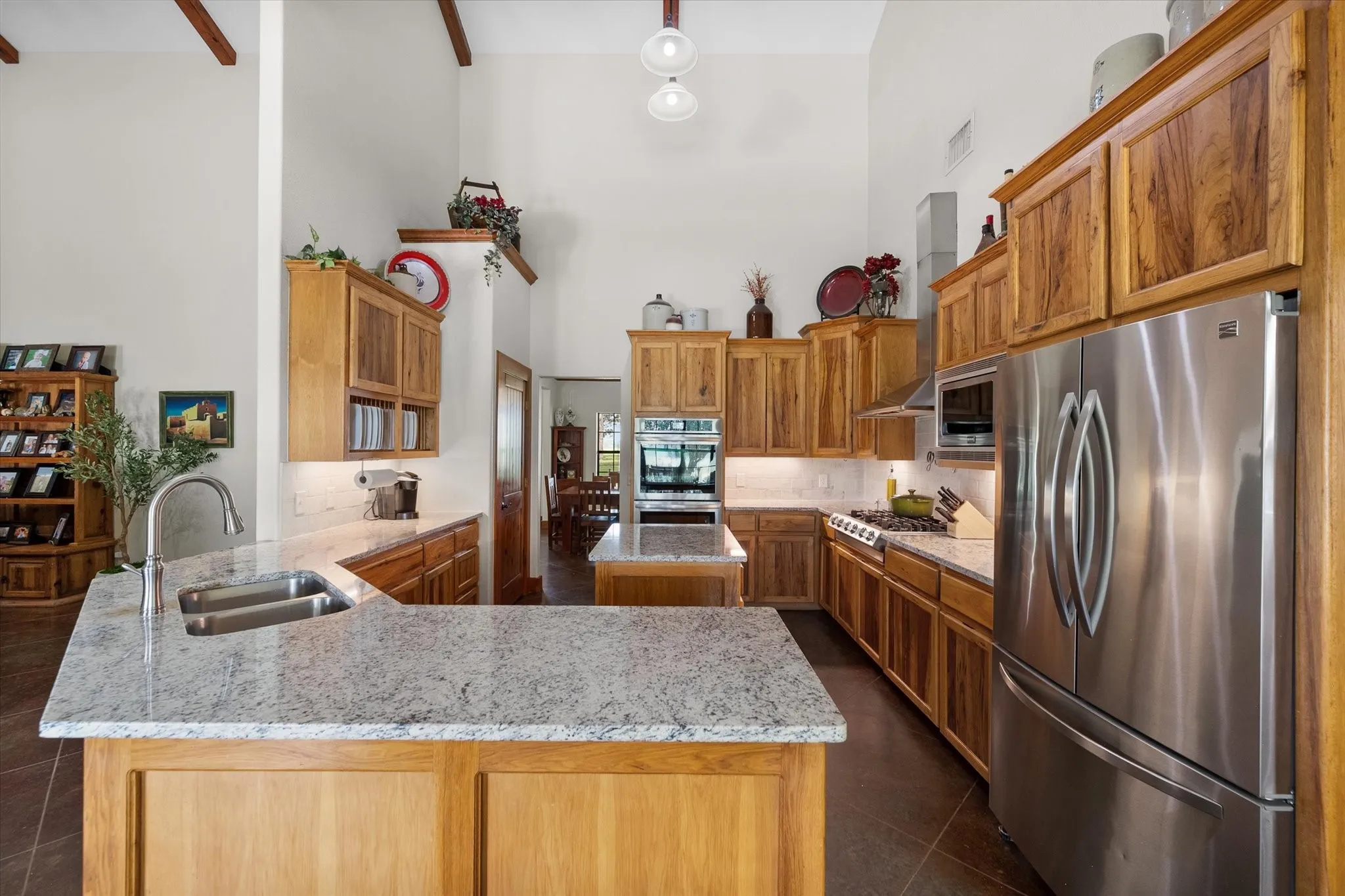 Single Family Residence For Sale in Freestone County , 199 Fcr 111 111, Fairfield, Texas 75840, 5 Bedrooms, 3 Bathrooms, 6 Garage spaces, 3,948 Sqft, built in 2005, Preowned, Price $885,000, mls#21257268, Real Estate Agent in Fairfield, Homes For Sale in Freestone county, Homes For Sale in Fairfield, Realtor in Fairfield Texas, Real Estate Brokerage Independent Realty Texas, Luminita Cordes Realtor