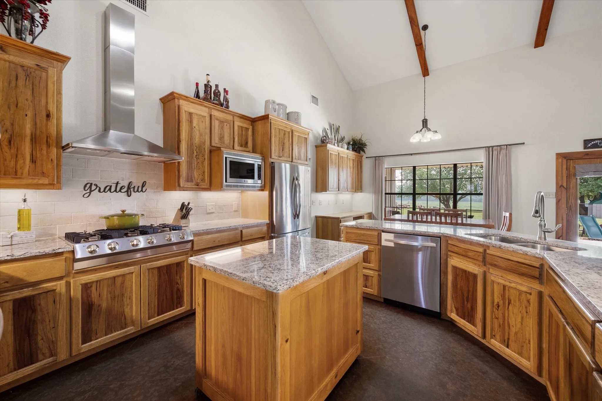 Single Family Residence For Sale in Freestone County , 199 Fcr 111 111, Fairfield, Texas 75840, 5 Bedrooms, 3 Bathrooms, 6 Garage spaces, 3,948 Sqft, built in 2005, Preowned, Price $885,000, mls#21257268, Real Estate Agent in Fairfield, Homes For Sale in Freestone county, Homes For Sale in Fairfield, Realtor in Fairfield Texas, Real Estate Brokerage Independent Realty Texas, Luminita Cordes Realtor